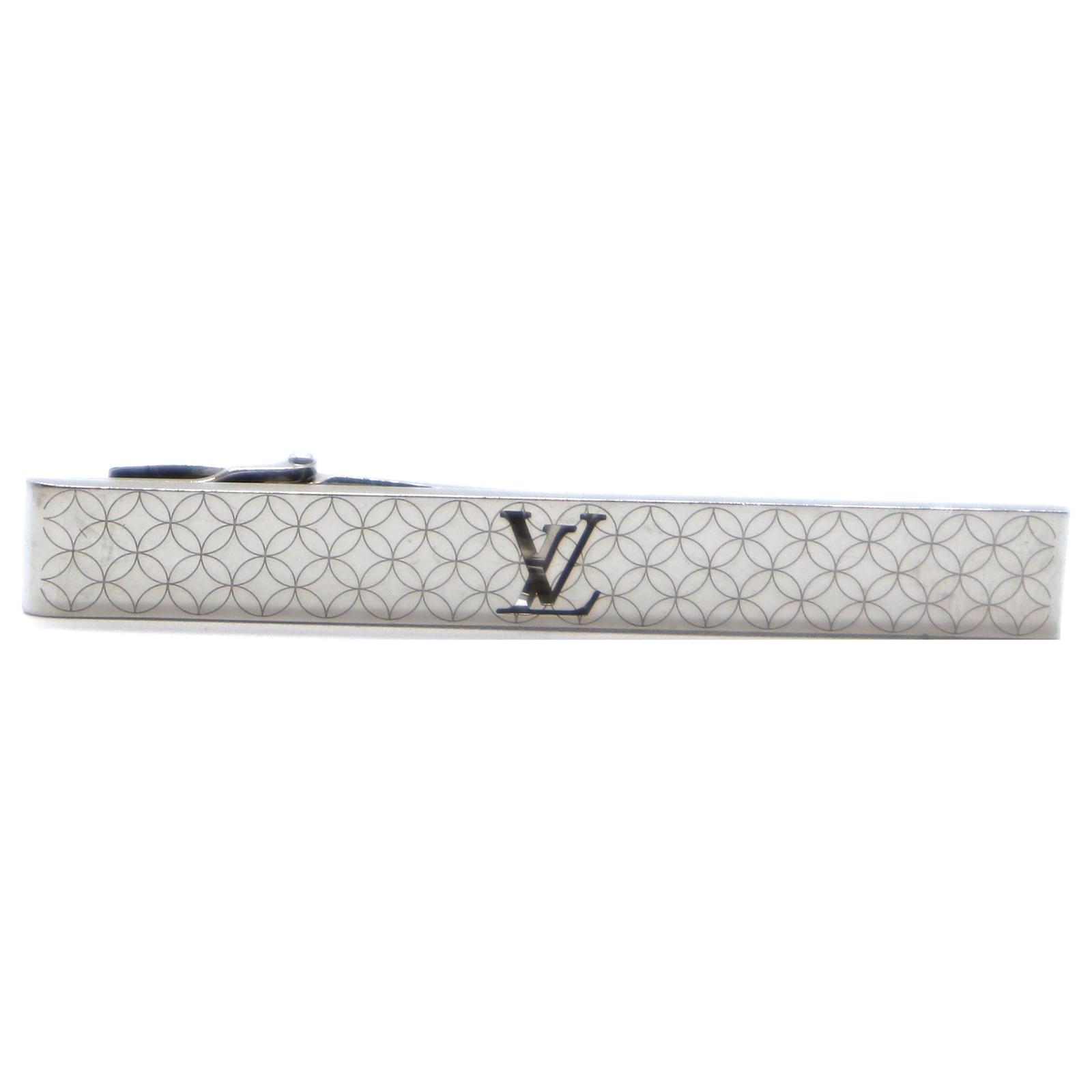Alfiler de corbata LV Instinct de Louis Vuitton. Precio: 335 euros