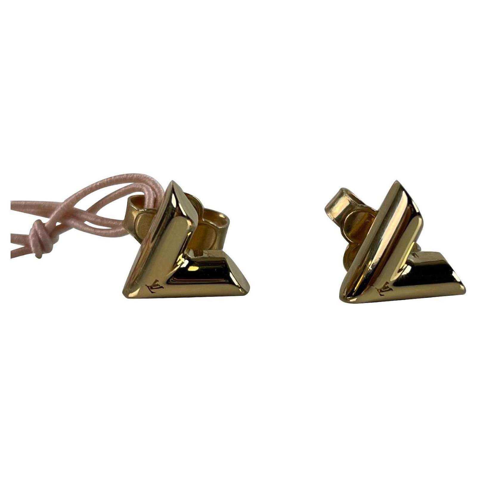 Louis Vuitton Essential V Stud Earrings Golden Metal ref.558075
