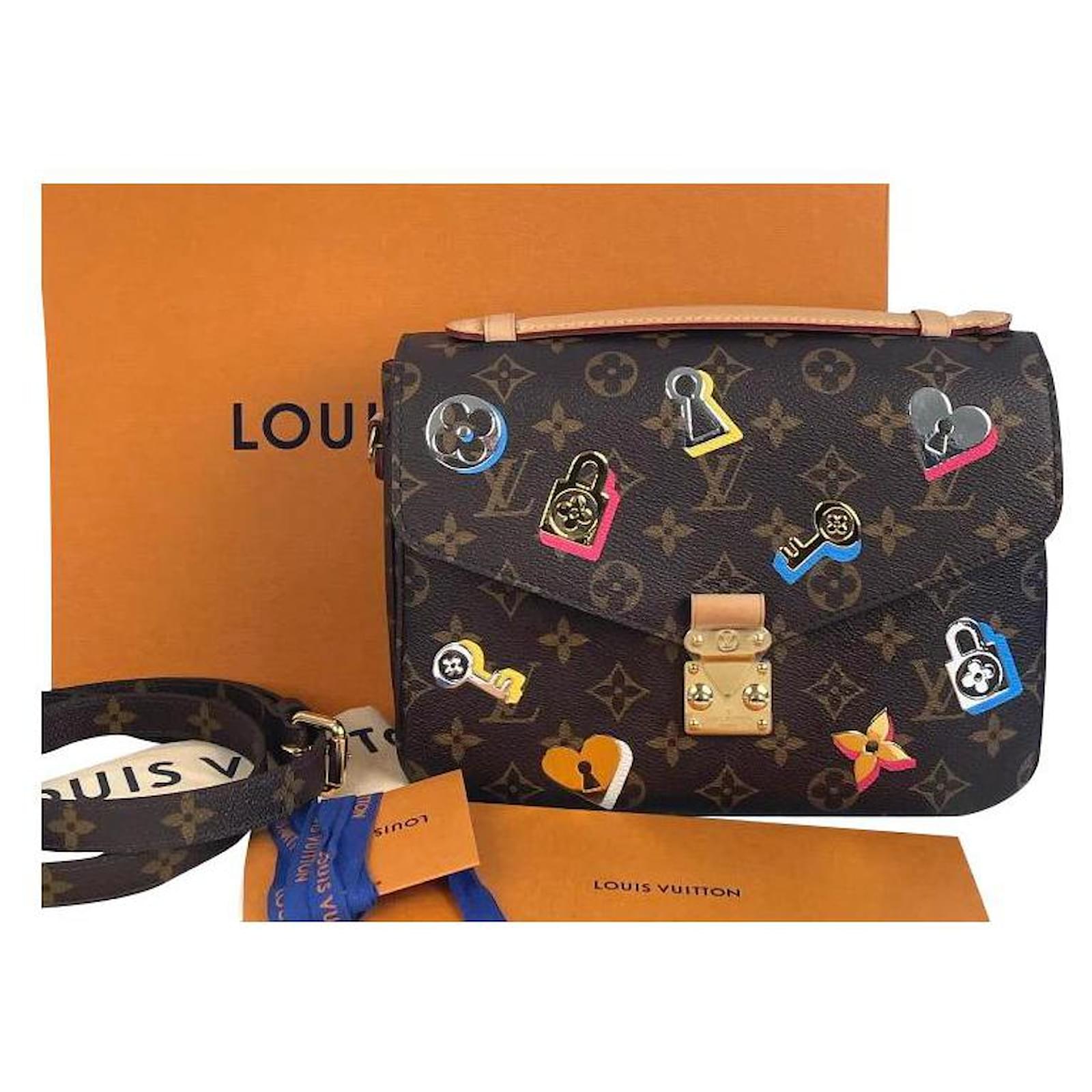 Louis Vuitton pochette metis love lock ref.561085 - Joli Closet