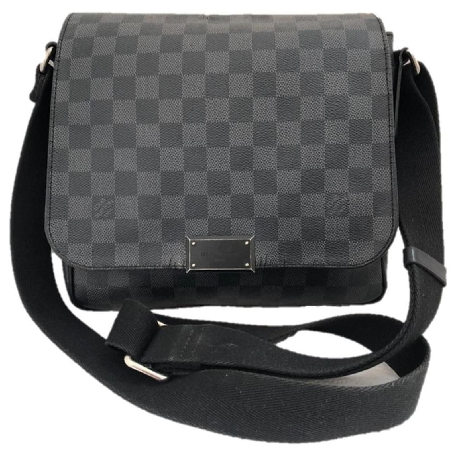 District leather bag Louis Vuitton Black in Leather - 31517848