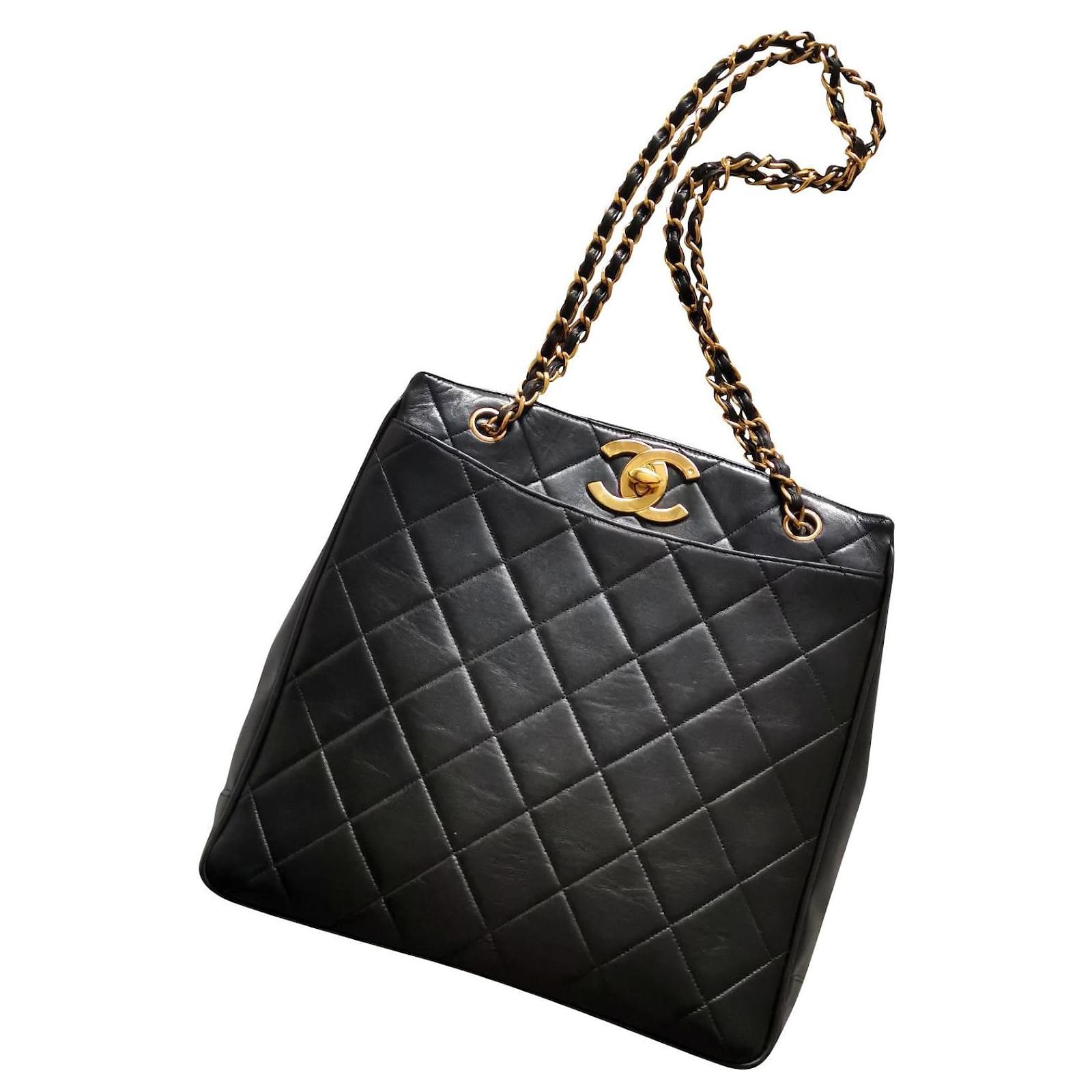 Chanel vintage 24K CC Shoulder Tote bag Black Leather ref.561511 - Joli  Closet
