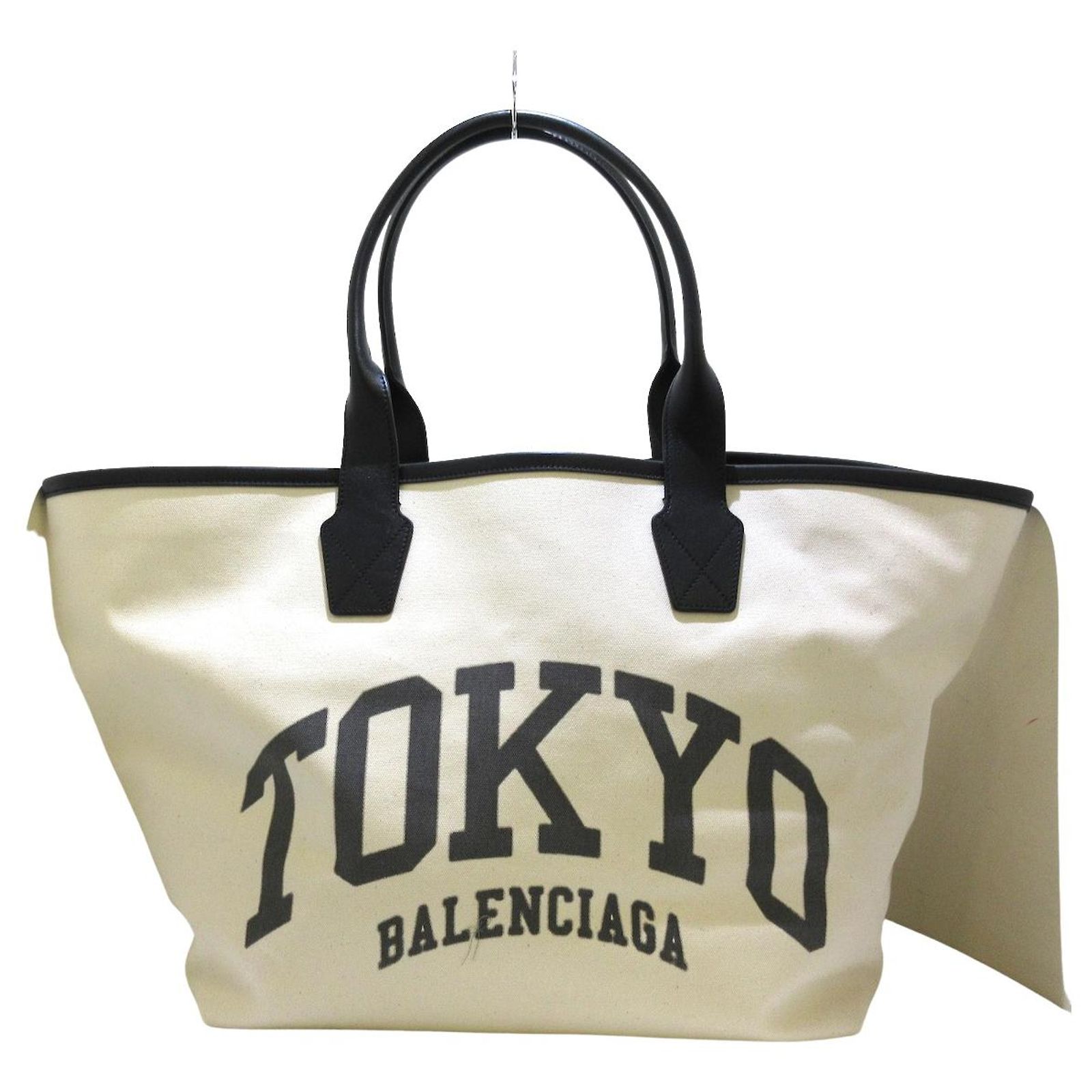 BALENCIAGA、東急プラザ銀座に期間限定ストアオープン | HIGHSNOBIETY 