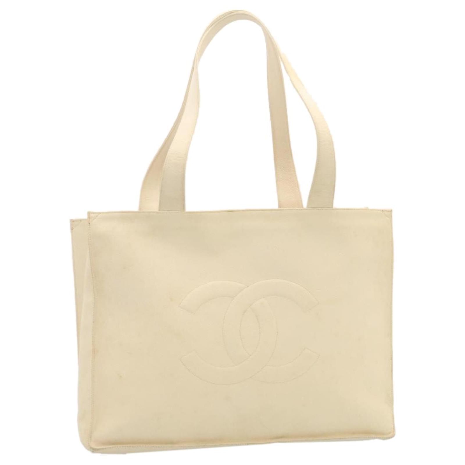 Chanel tote bag Cream Leather ref.562523 - Joli Closet