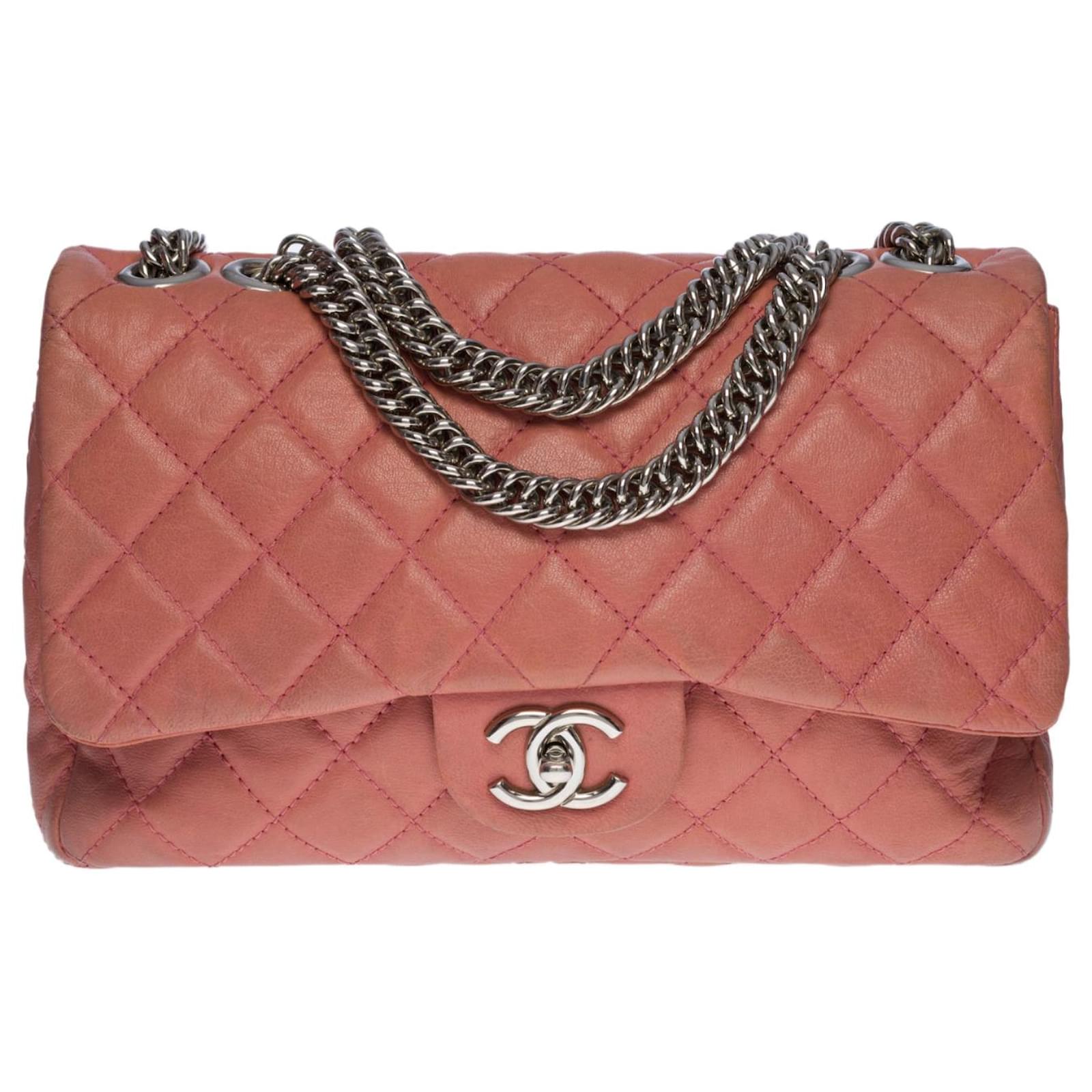 Very beautiful Chanel Timeless/Classique Jumbo Flap bag handbag in powder  pink aged quilted lambskin, Garniture en métal argenté Leather ref.563860 -  Joli Closet