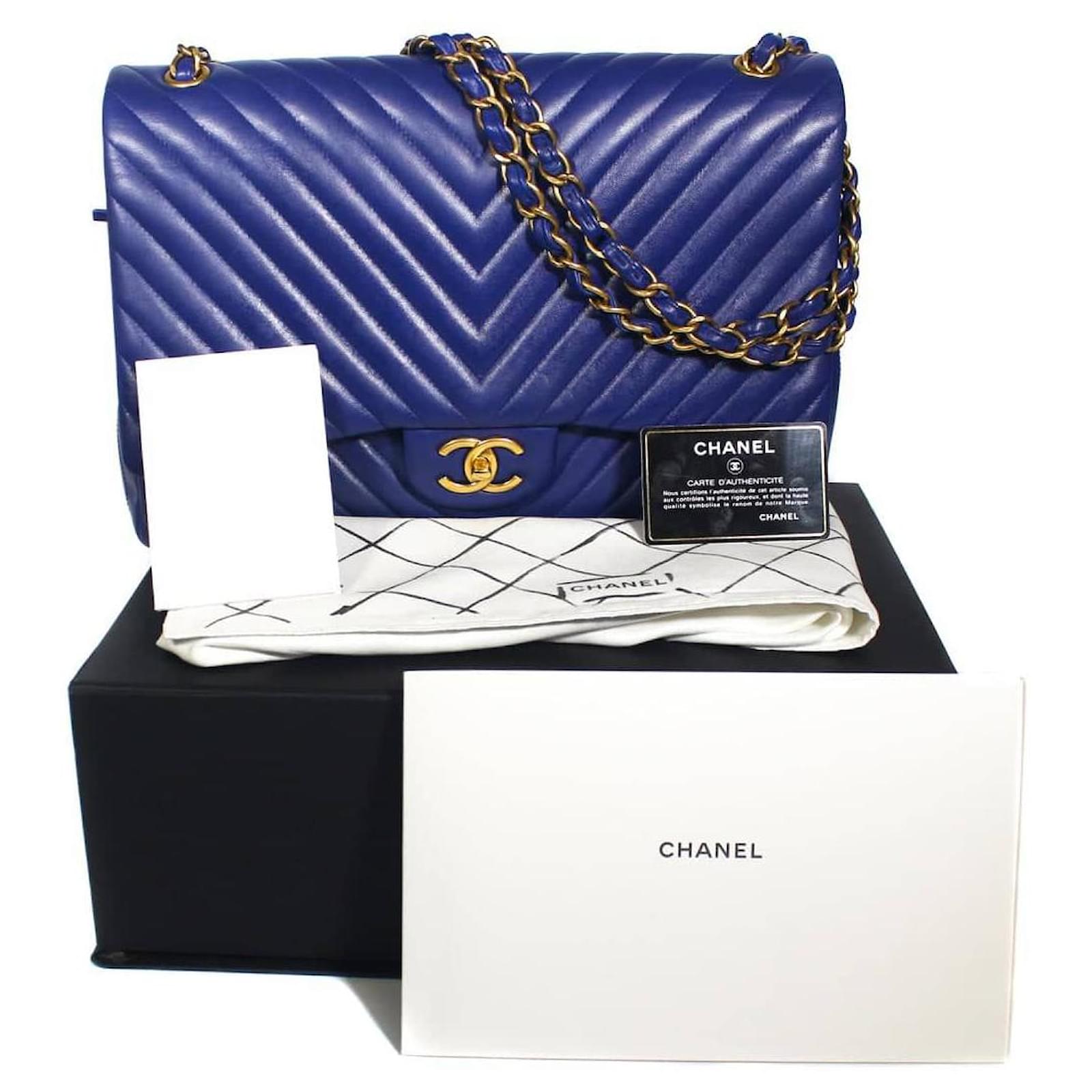 Timeless Chanel Classic Double Flap Maxi Chevron Blue Leather ref.564242 -  Joli Closet