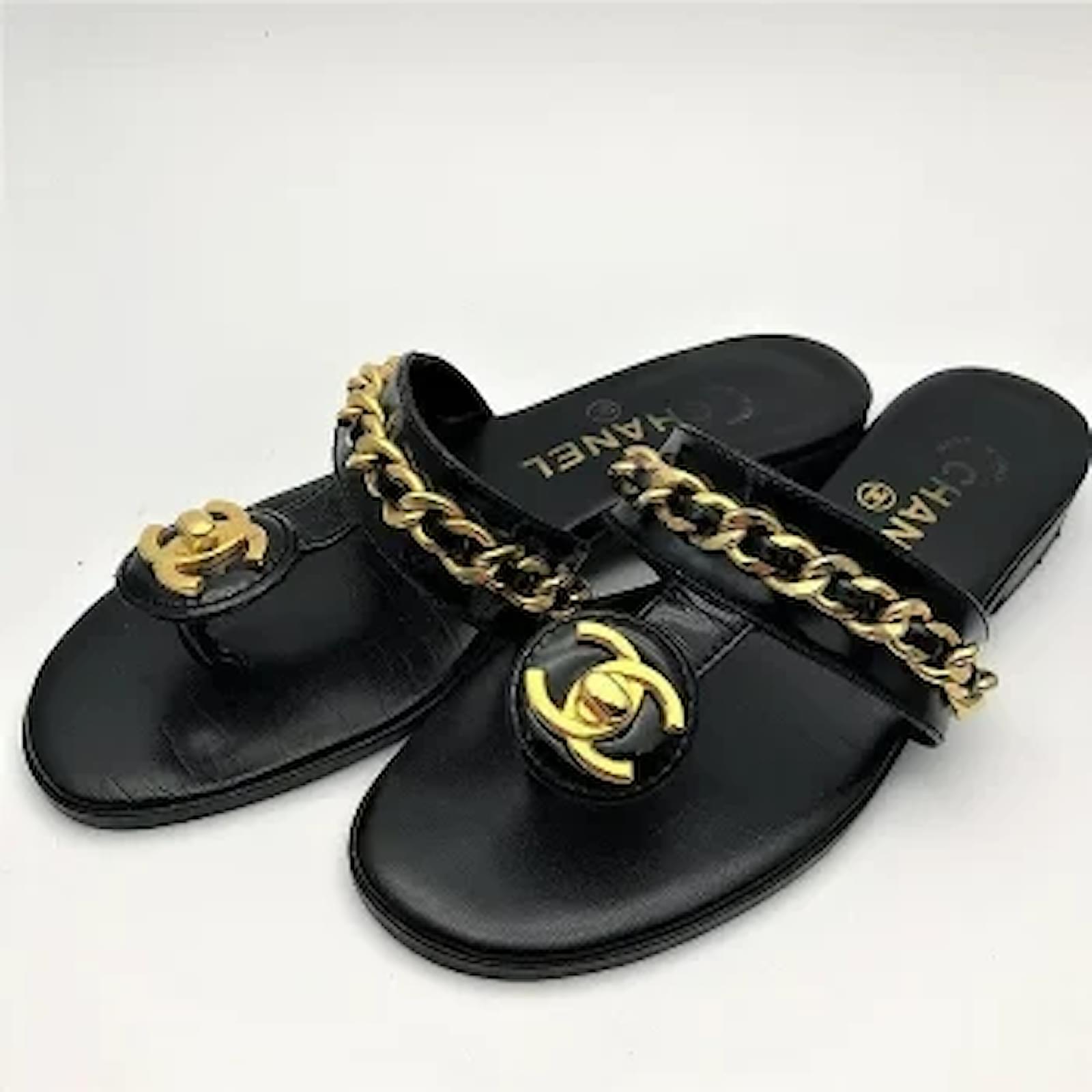 Chanel Sandals Golden Leather ref.566163 - Joli Closet