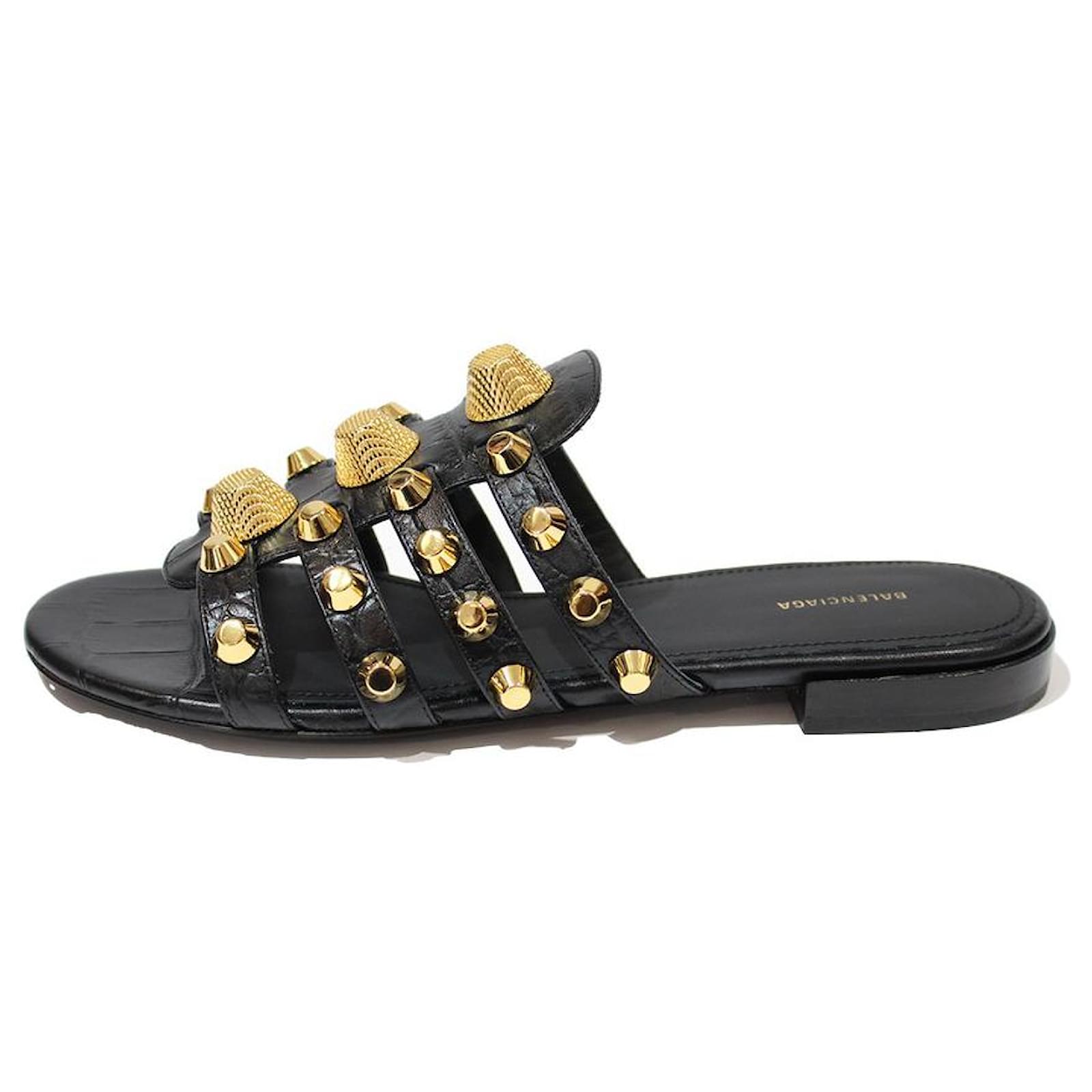 Sandals Black Gold hardware Leather ref.568189 - Joli Closet