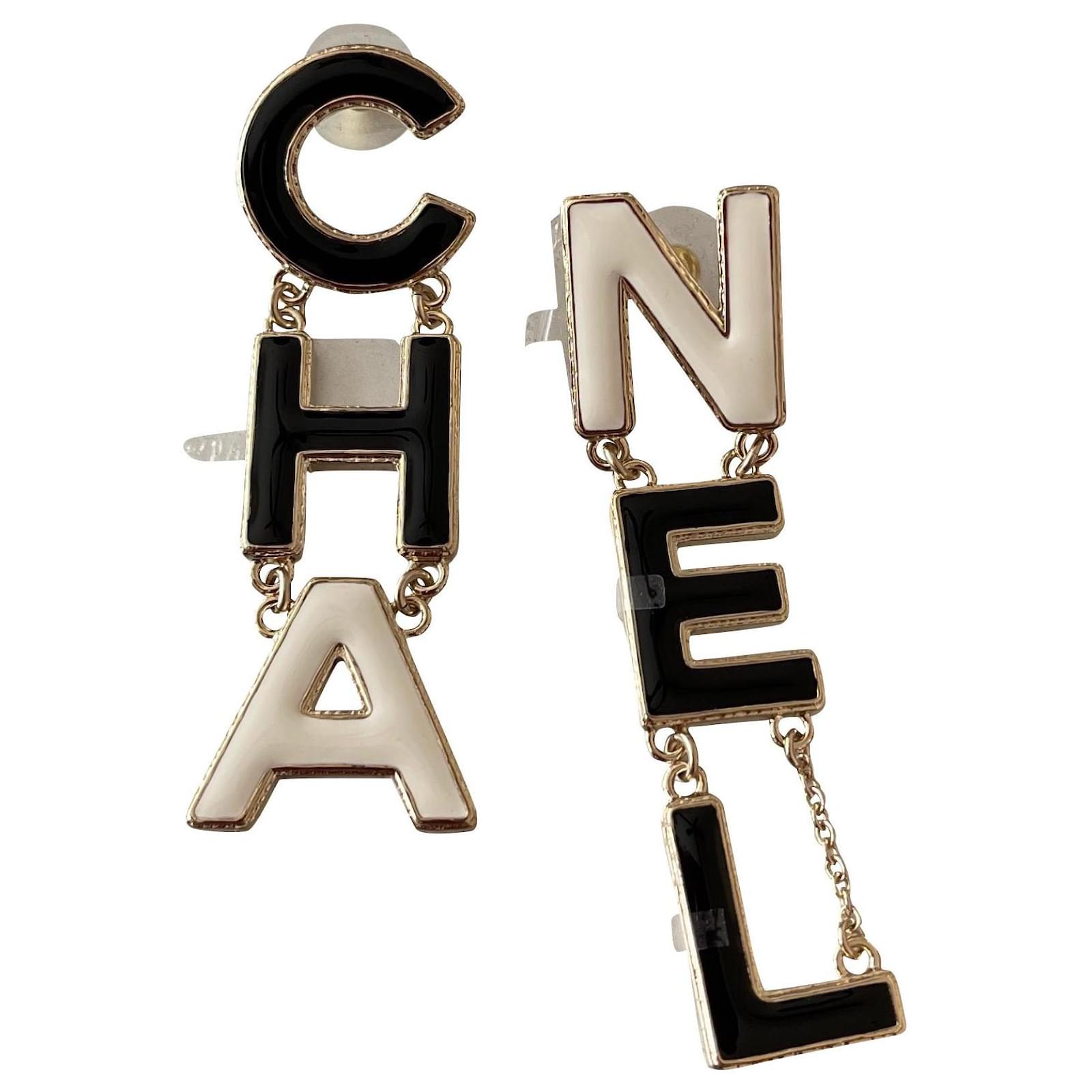 CHANEL Black/White Enamel Logo Gold Tone Metal Earrings Multiple colors  ref.568274 - Joli Closet
