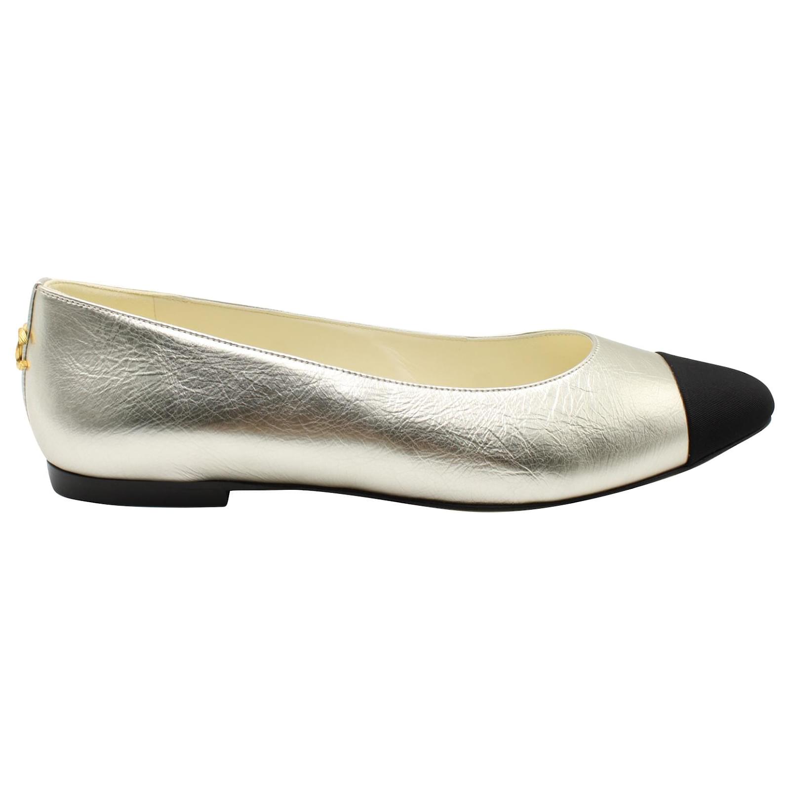 Chanel CC Cap Toe Ballet Flats in Silver Leather Silvery ref