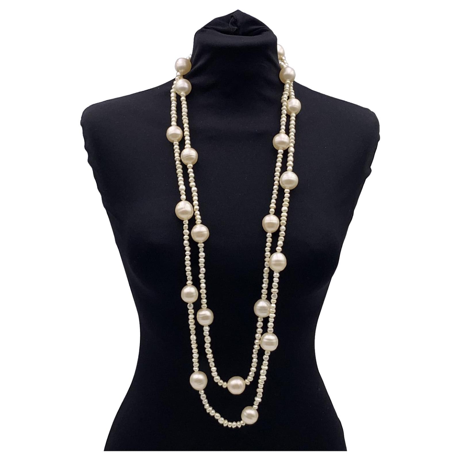 Chanel Vintage Lagerfeld de Castellane Faux Pearls Long Necklace White Glass  ref.571802 - Joli Closet