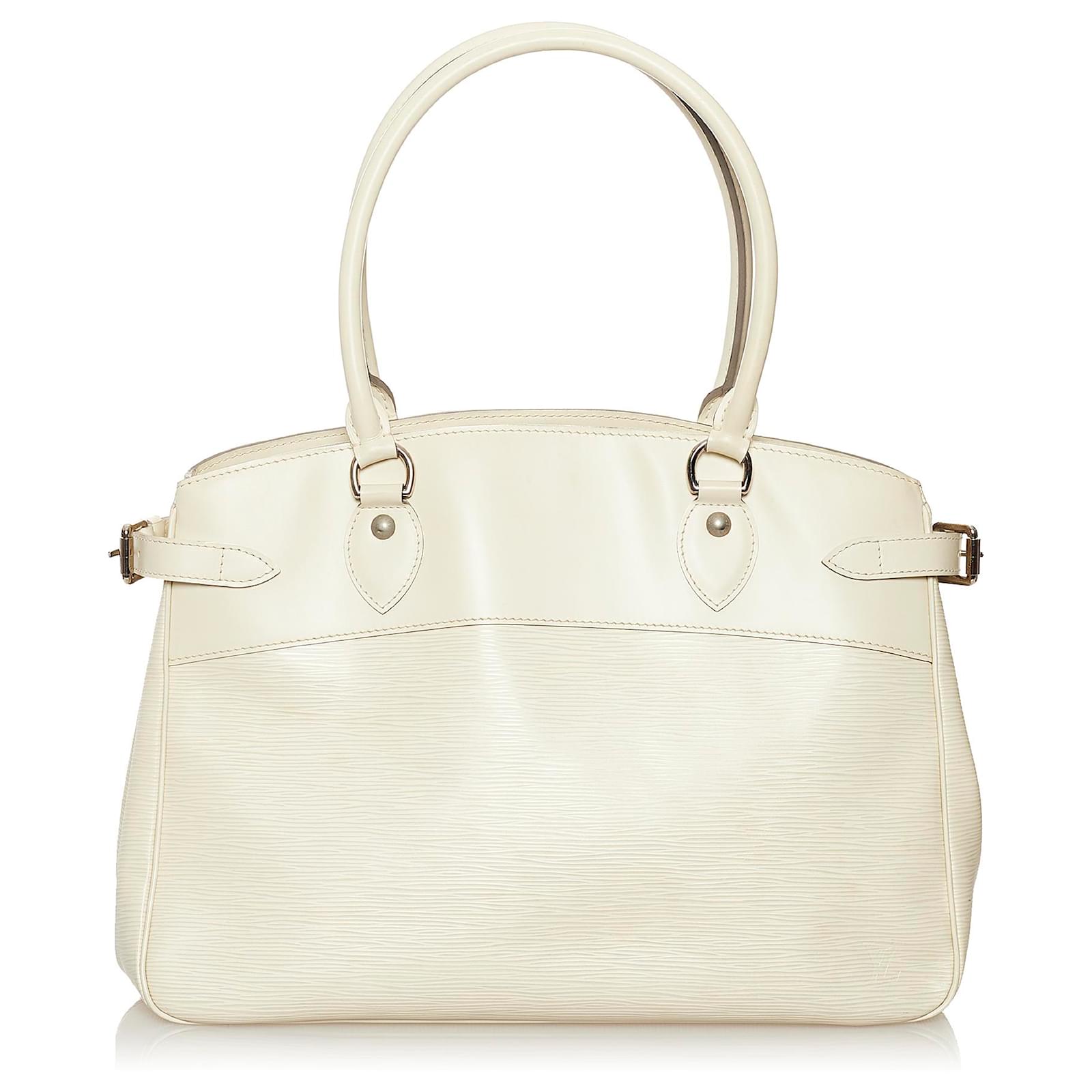 Louis Vuitton White Epi Passy GM Leather ref.571854 - Joli Closet