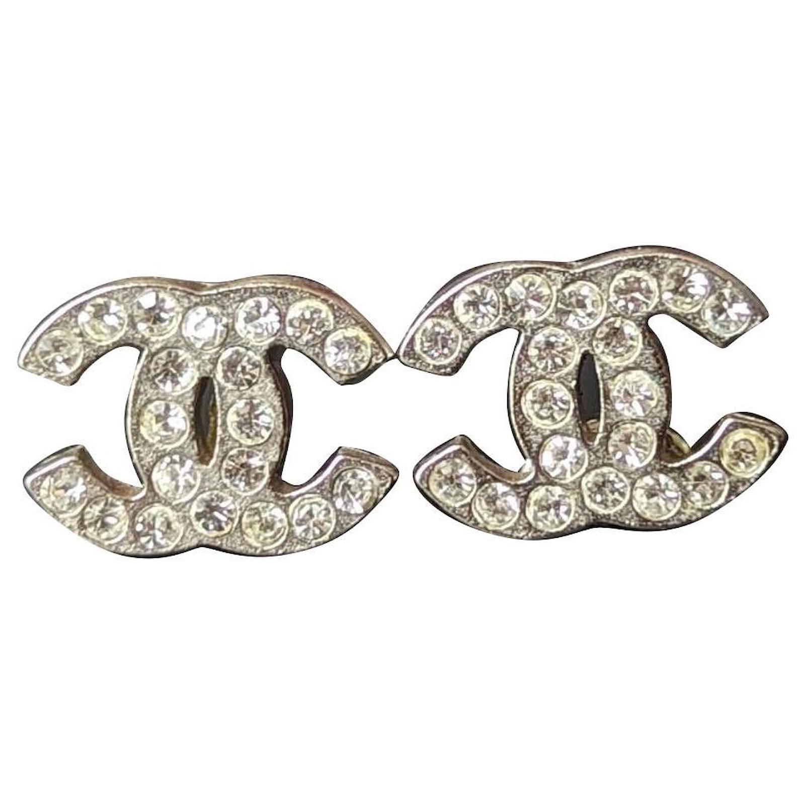 Chanel CC A13V Classic Crystal Silver Hardware Logo Earrings box tag  Silvery Metal ref.572300 - Joli Closet