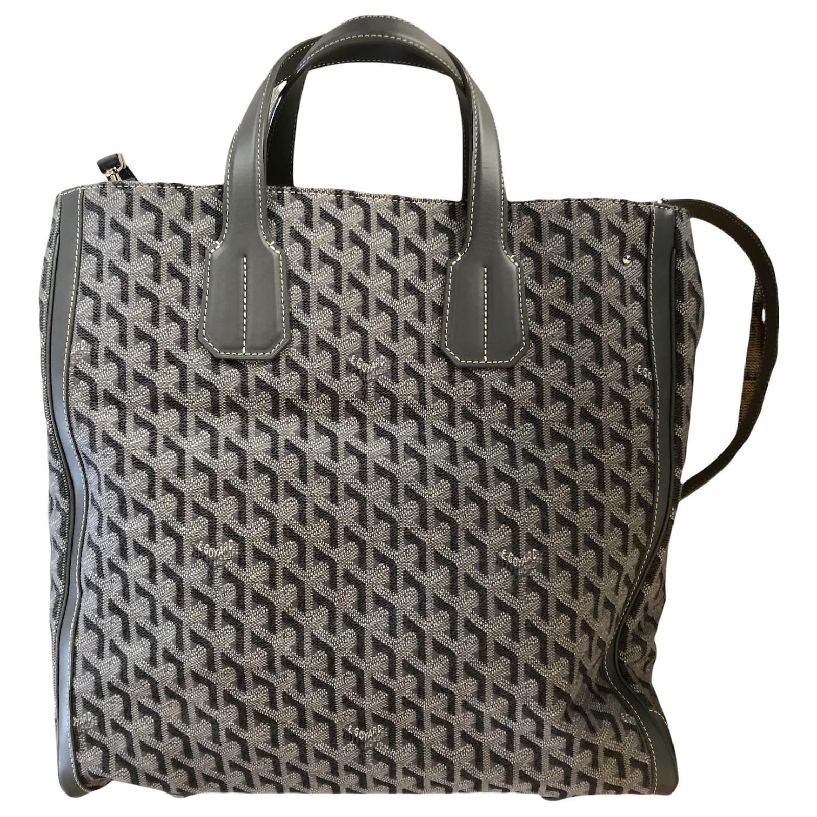 Sold at Auction: A Goyard Jouvence Grey Washbag. Grey and white geometric  pattern on canvas. Water resistant inner cotton lining. In very good  condition but please see photographs. 25cm width by 19cm