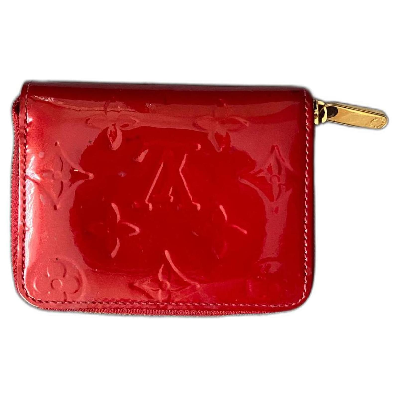 Louis Vuitton Wallets Dark red Patent leather ref.572855 - Joli Closet