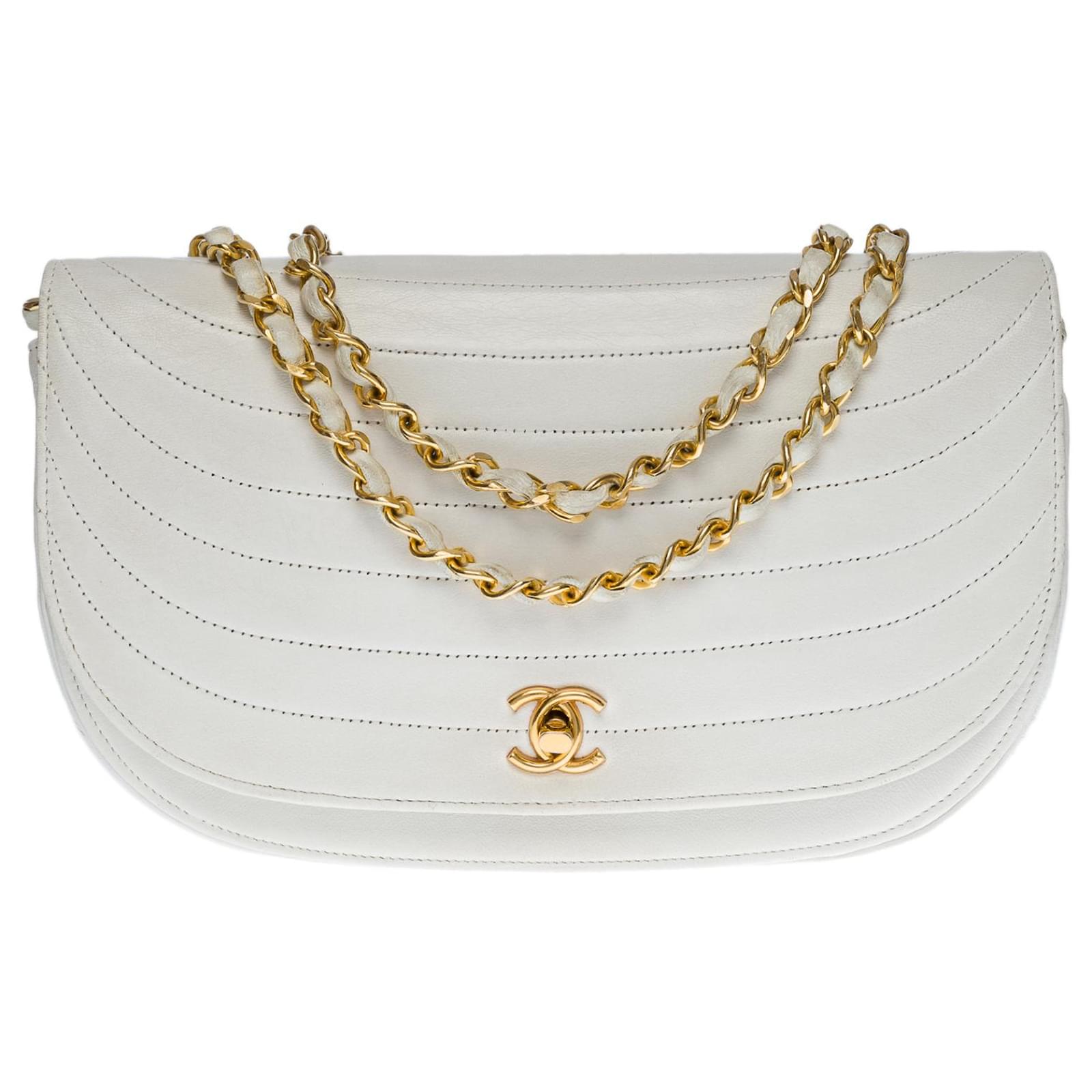 Timeless Very beautiful Chanel Classic half-moon flap bag handbag in white  lambskin, horizontal stitching, garniture en métal doré Leather ref.573034  - Joli Closet
