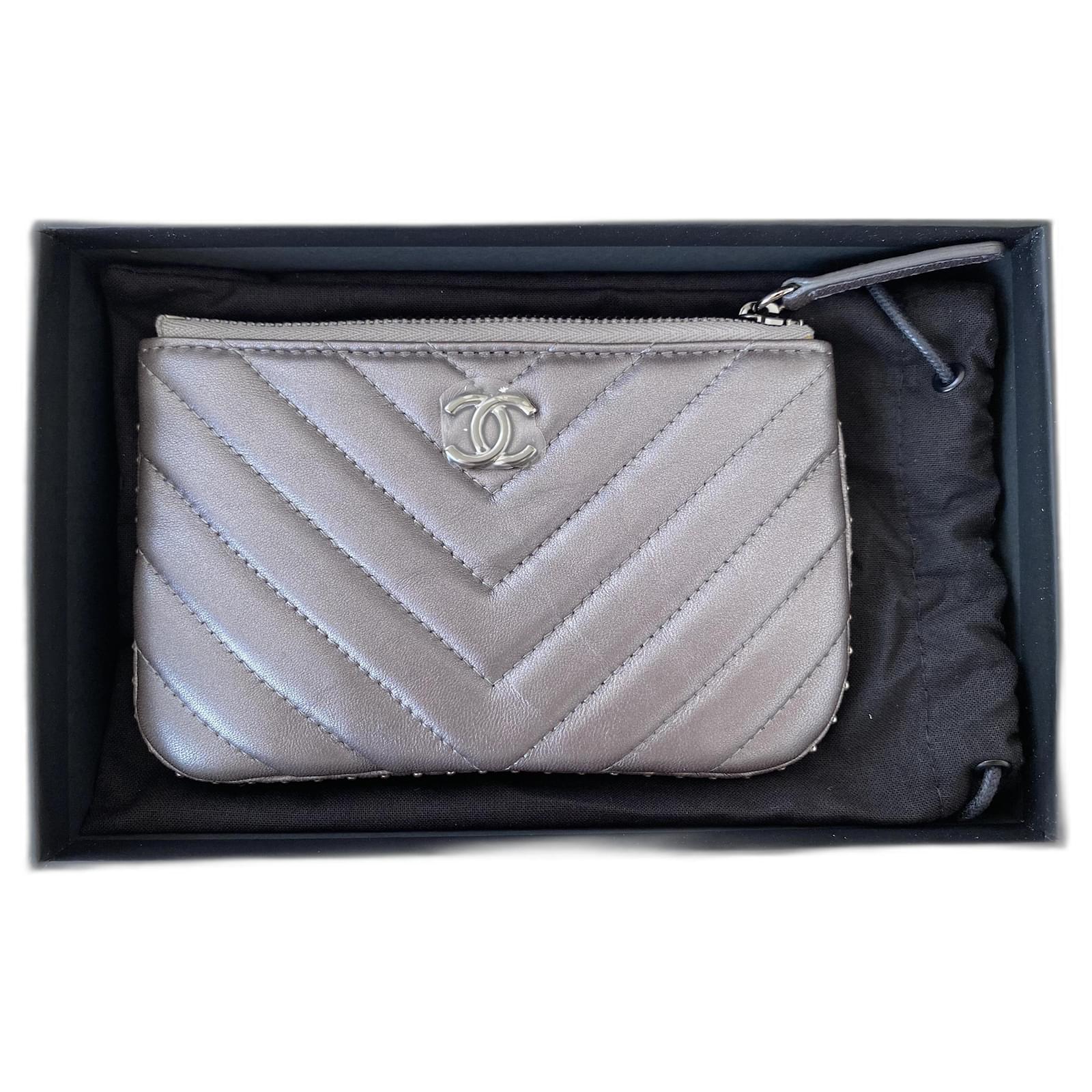 Trendy CC Silver CHANEL small leather goods Silvery Lambskin ref
