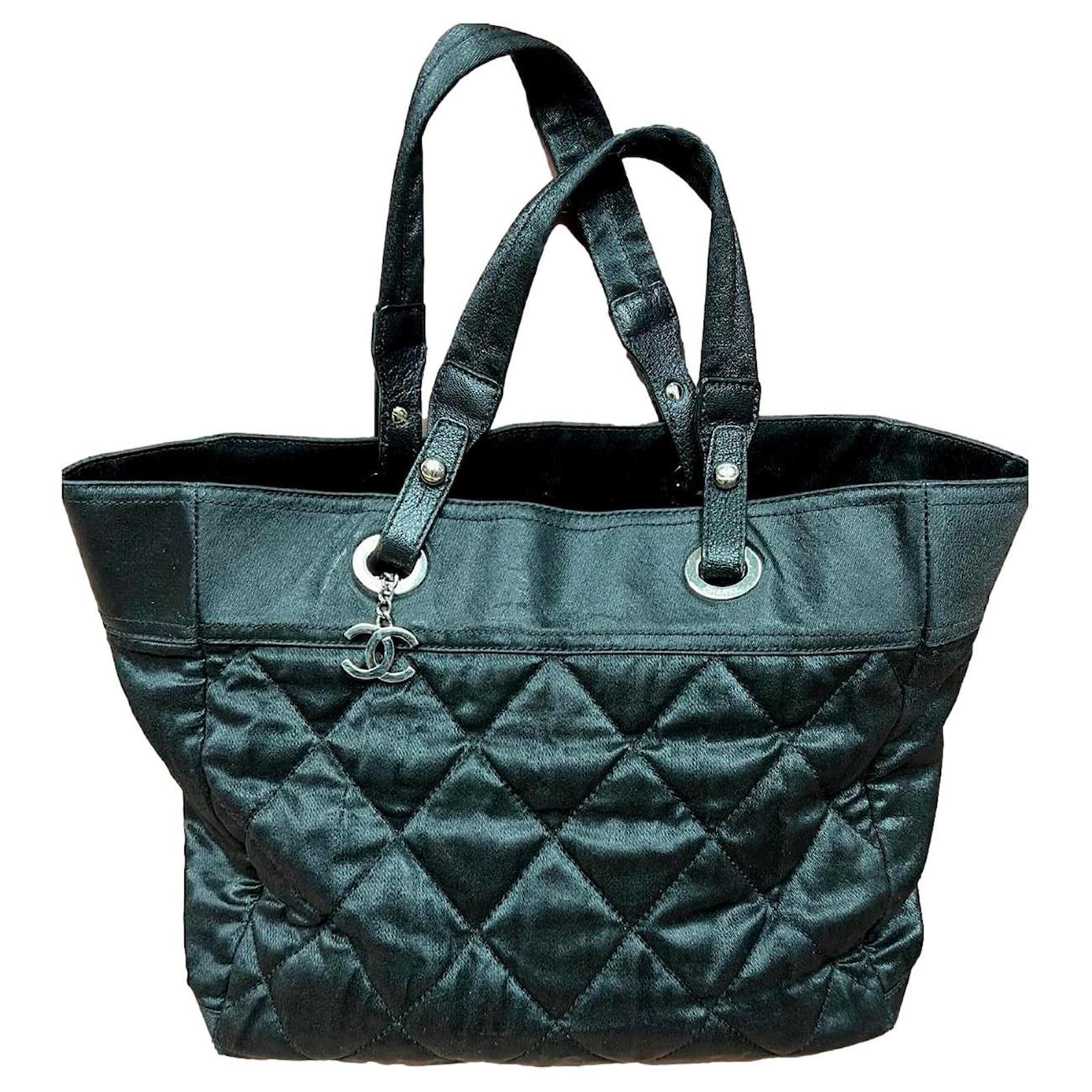 Trendy CC Chanel Shopping bag Black Synthetic ref.576484 - Joli Closet