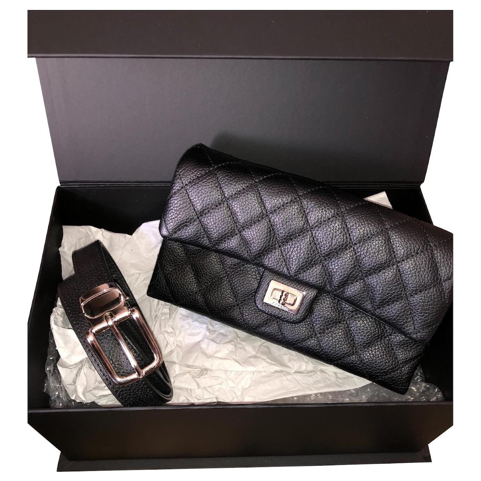 Mademoiselle Belt pouch CHANEL Uniform Black Leather ref.136621 - Joli  Closet