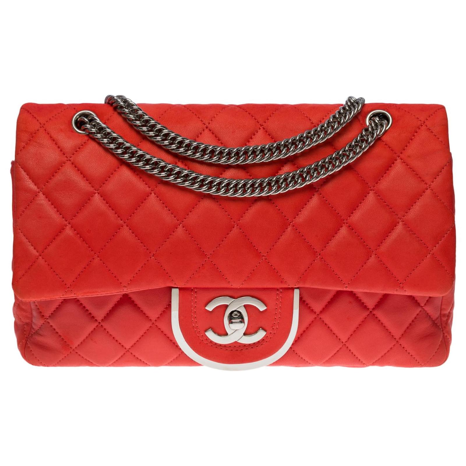 Magnificent Chanel Timeless/Classique lined flap bag handbag in coral red  quilted leather, Garniture en métal argenté ref.577090 - Joli Closet