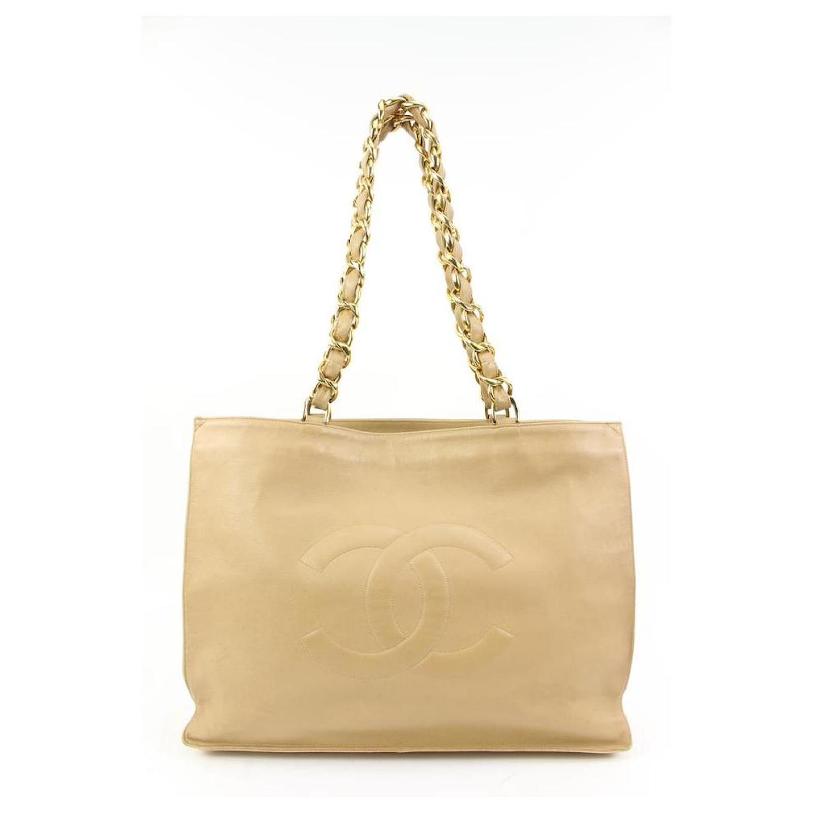 Chanel Jumbo Gold Chain Beige Lambskin Shopper Tote Leather White gold  ref.577256 - Joli Closet