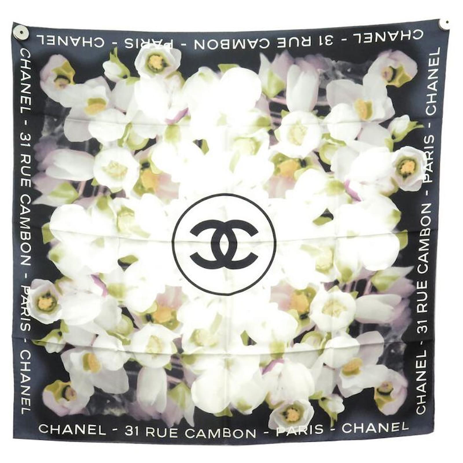 BUFANDA CHANEL CAMELIAS FLORES CUADRADO 90 PAÑUELO DE SEDA FLORES DE SEDA  NEGRA Negro  - Joli Closet