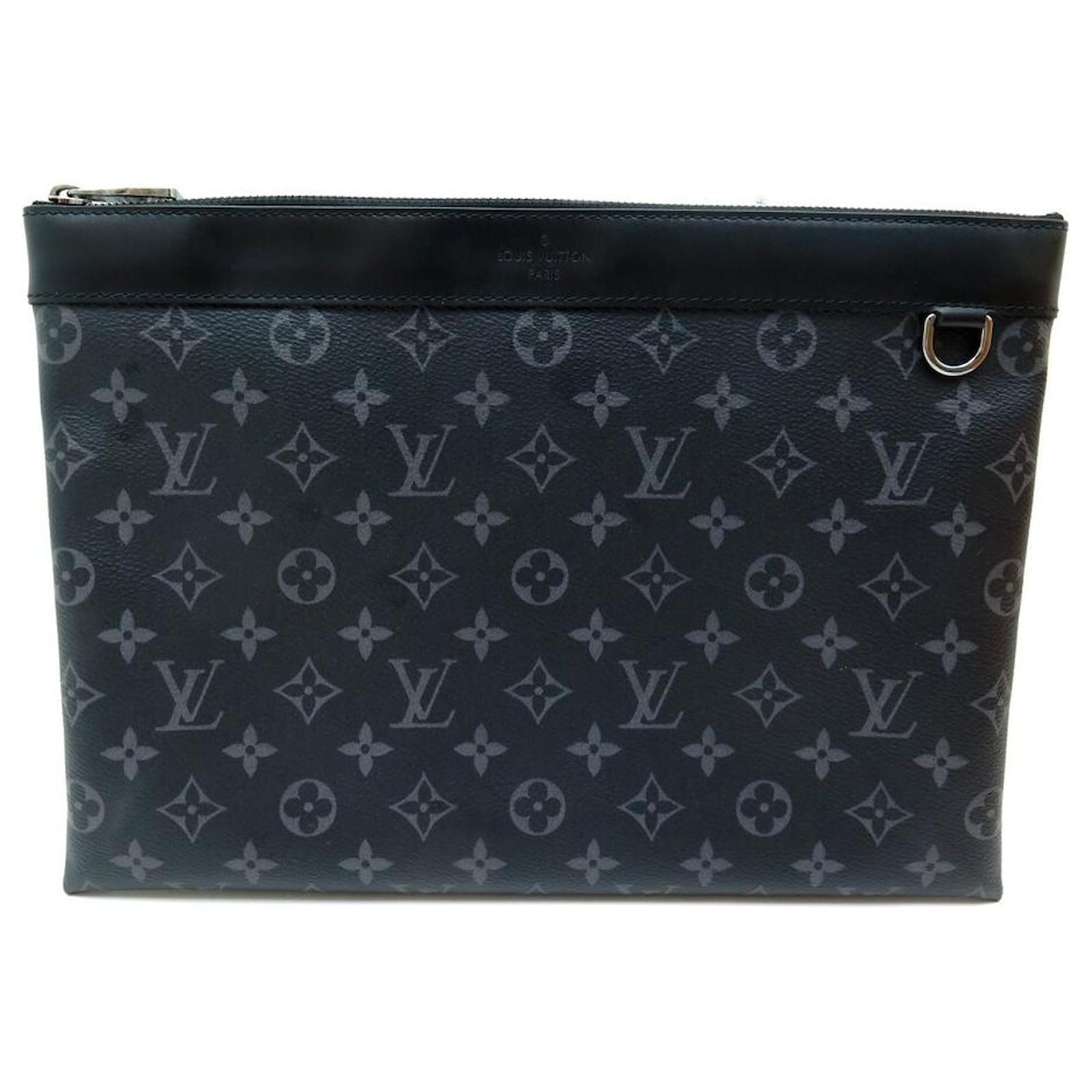Louis Vuitton 2019 Pre-owned Discovery Belt Bag - Black