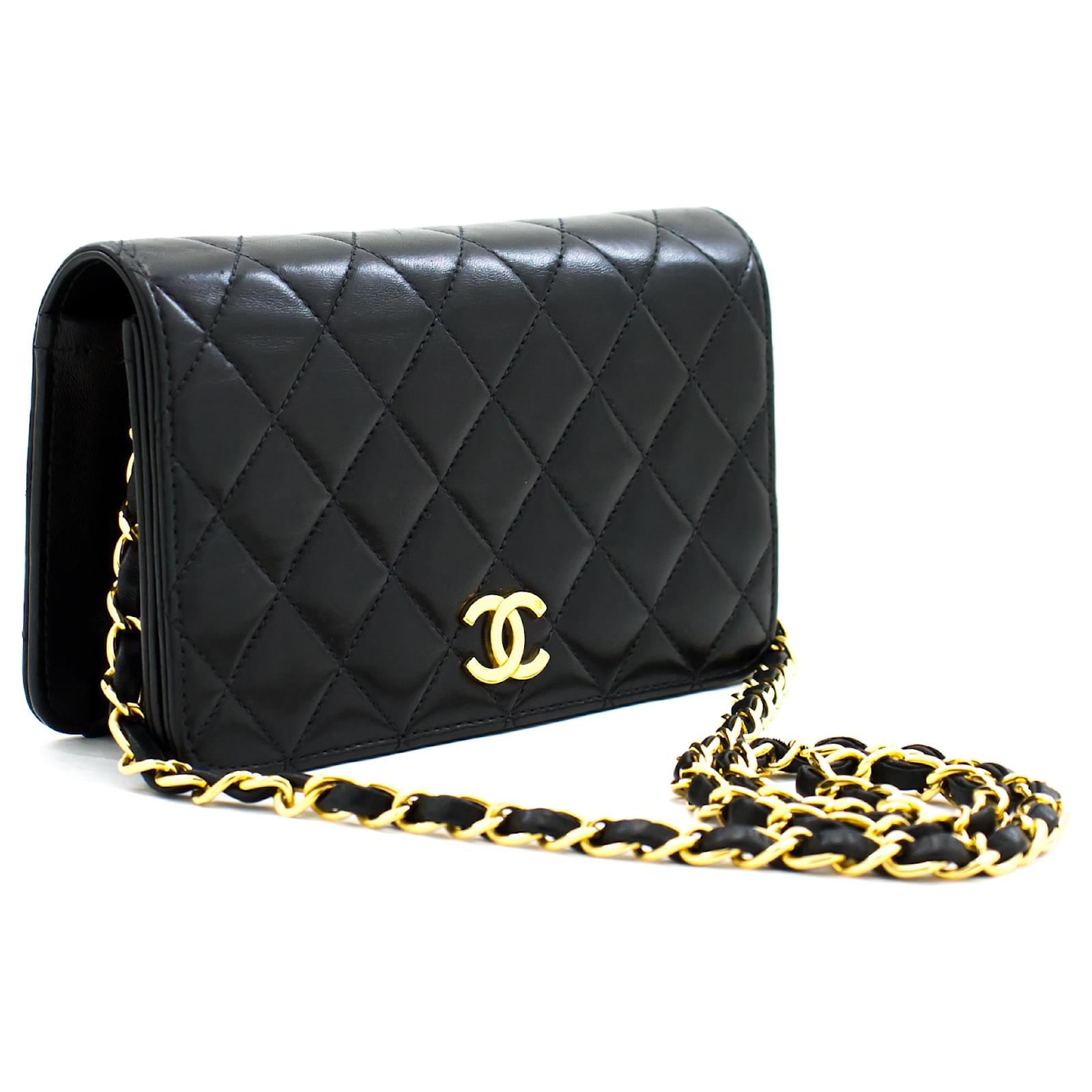 CHANEL 19 Round Clutch Chain Shoulder Bag Leather Navy AP0945 Chanel