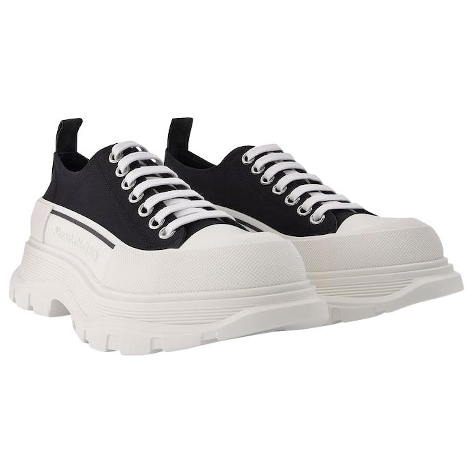 Alexander Mcqueen Tread Slick Sneaker in Black Leather Cloth