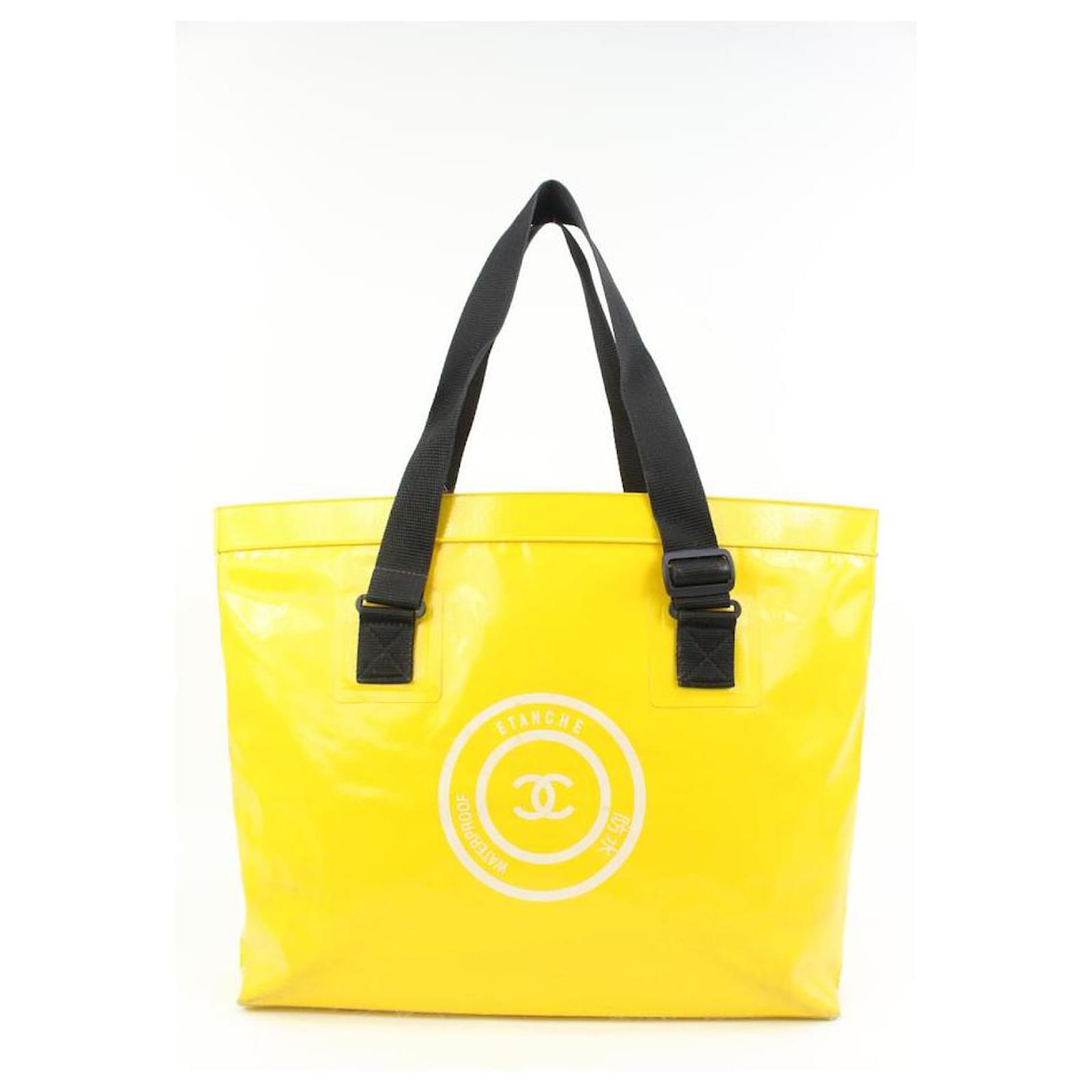 CHANEL Vintage Tote Bag in Yellow Canvas