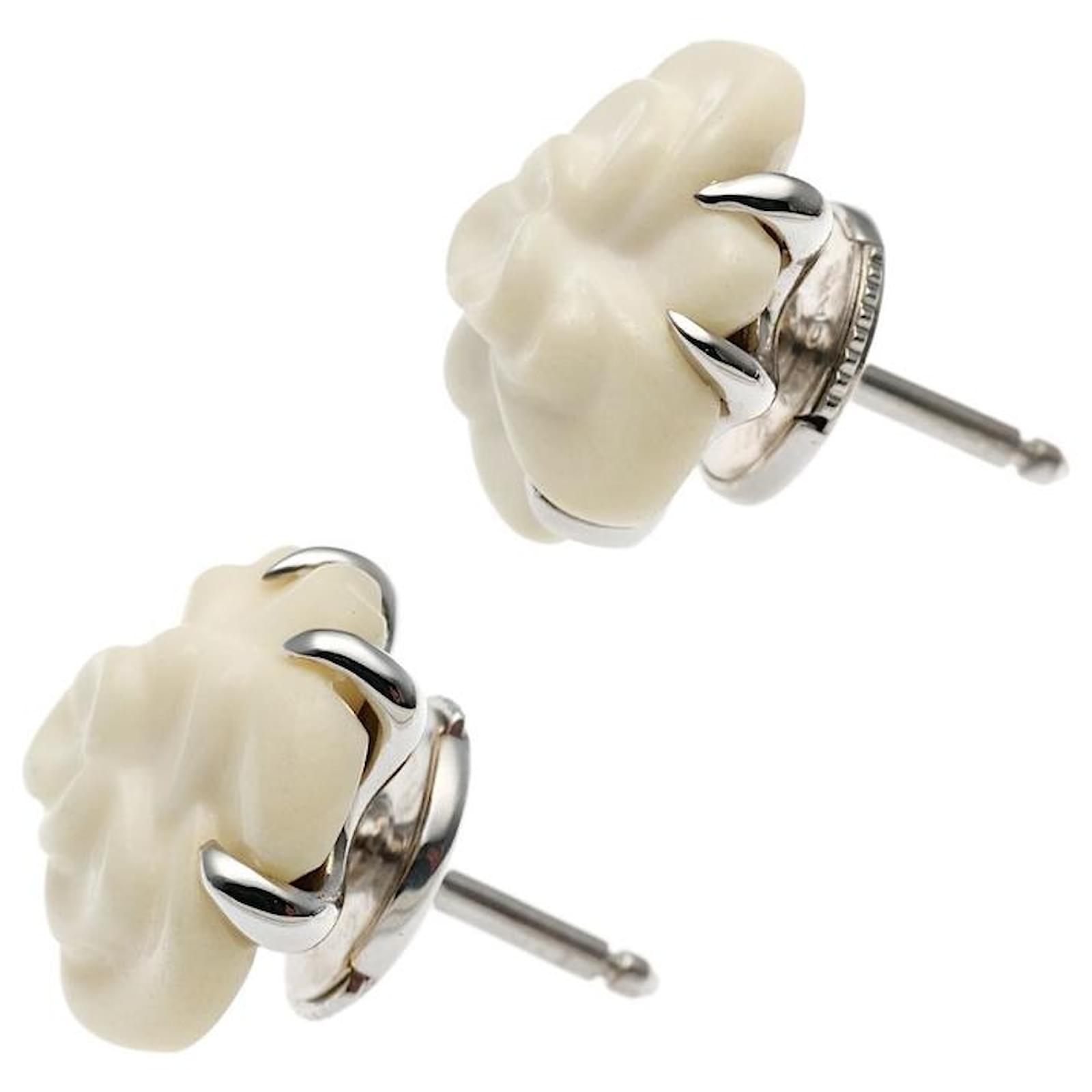 Chanel Camellia Earrings White ref.586548 - Joli Closet