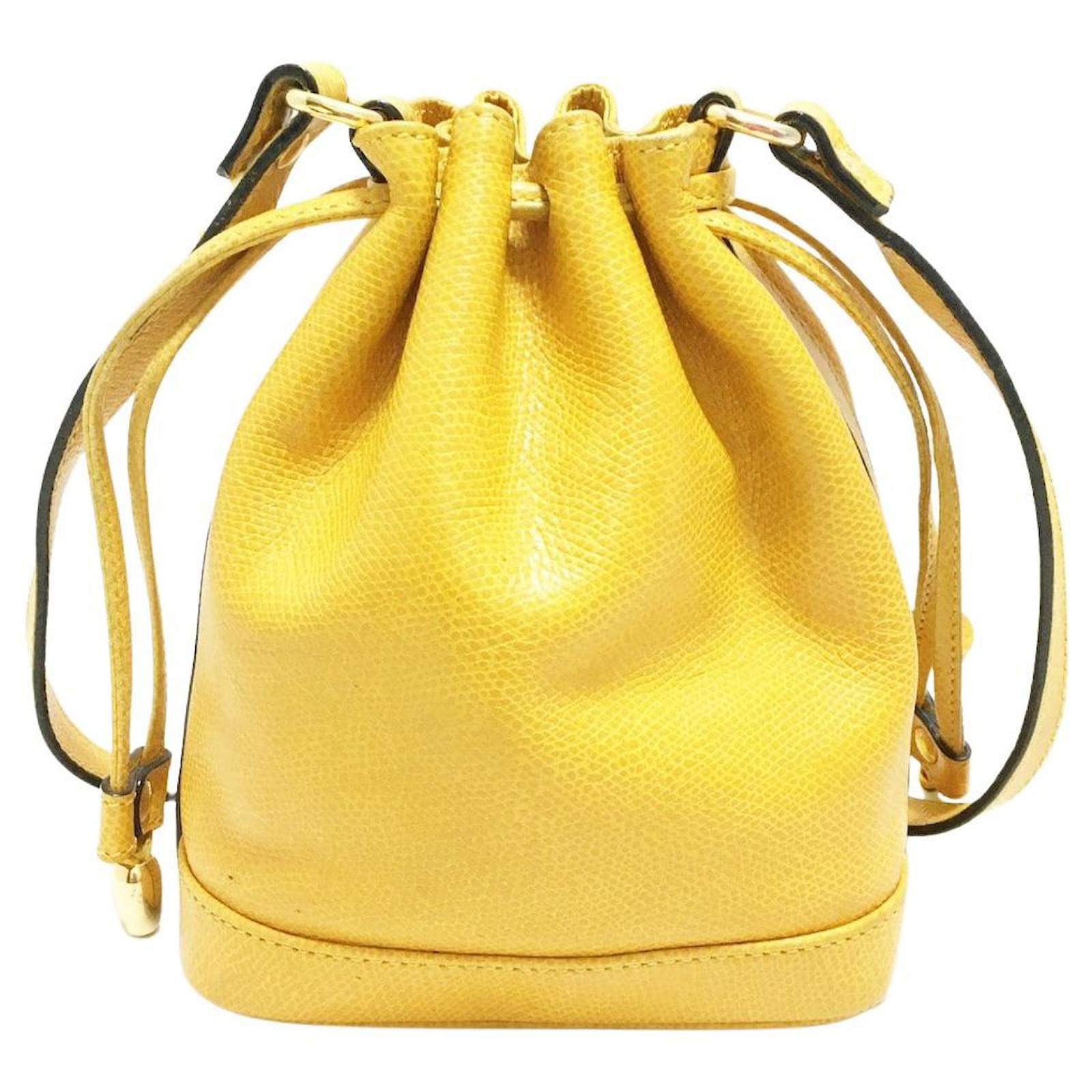 Céline Seau Yellow Leather ref.587420 - Joli Closet