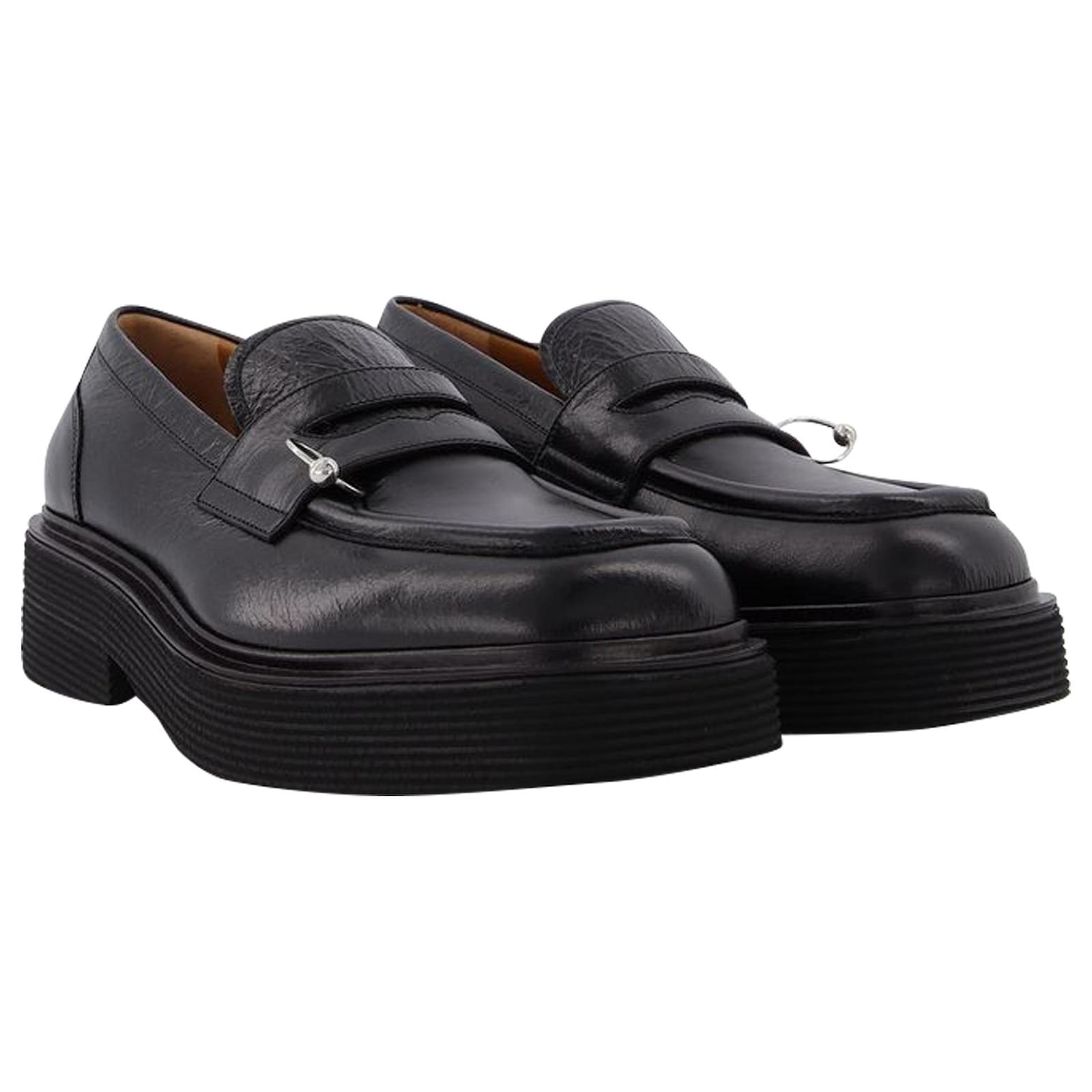 Piercing Loafer in Black Leather
