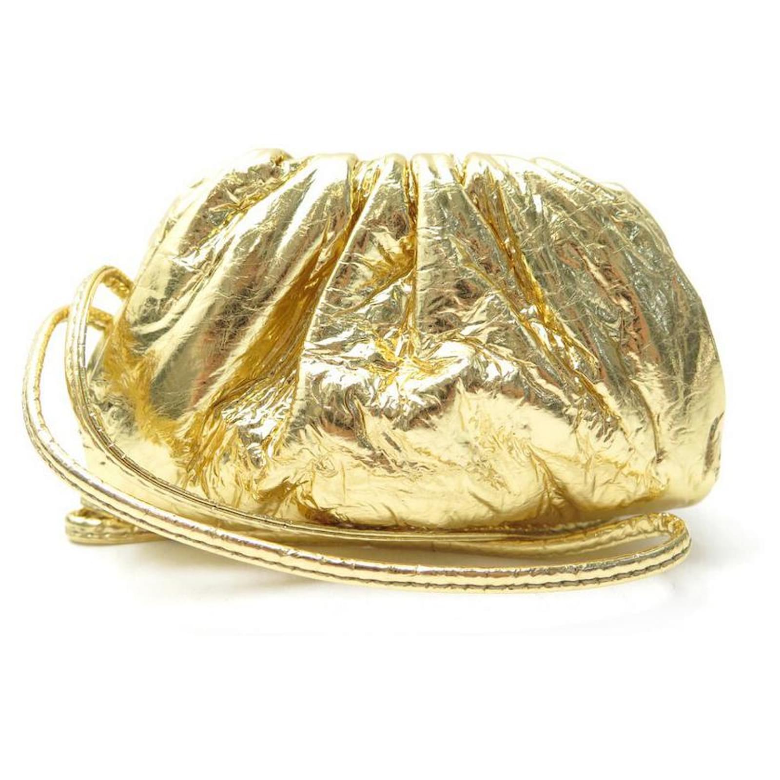NEW BOTTEGA VENETA THE POUCH MICRO GOLD LEATHER CLUTCH BAG + NEW BAG BOX  Golden ref.589551 - Joli Closet