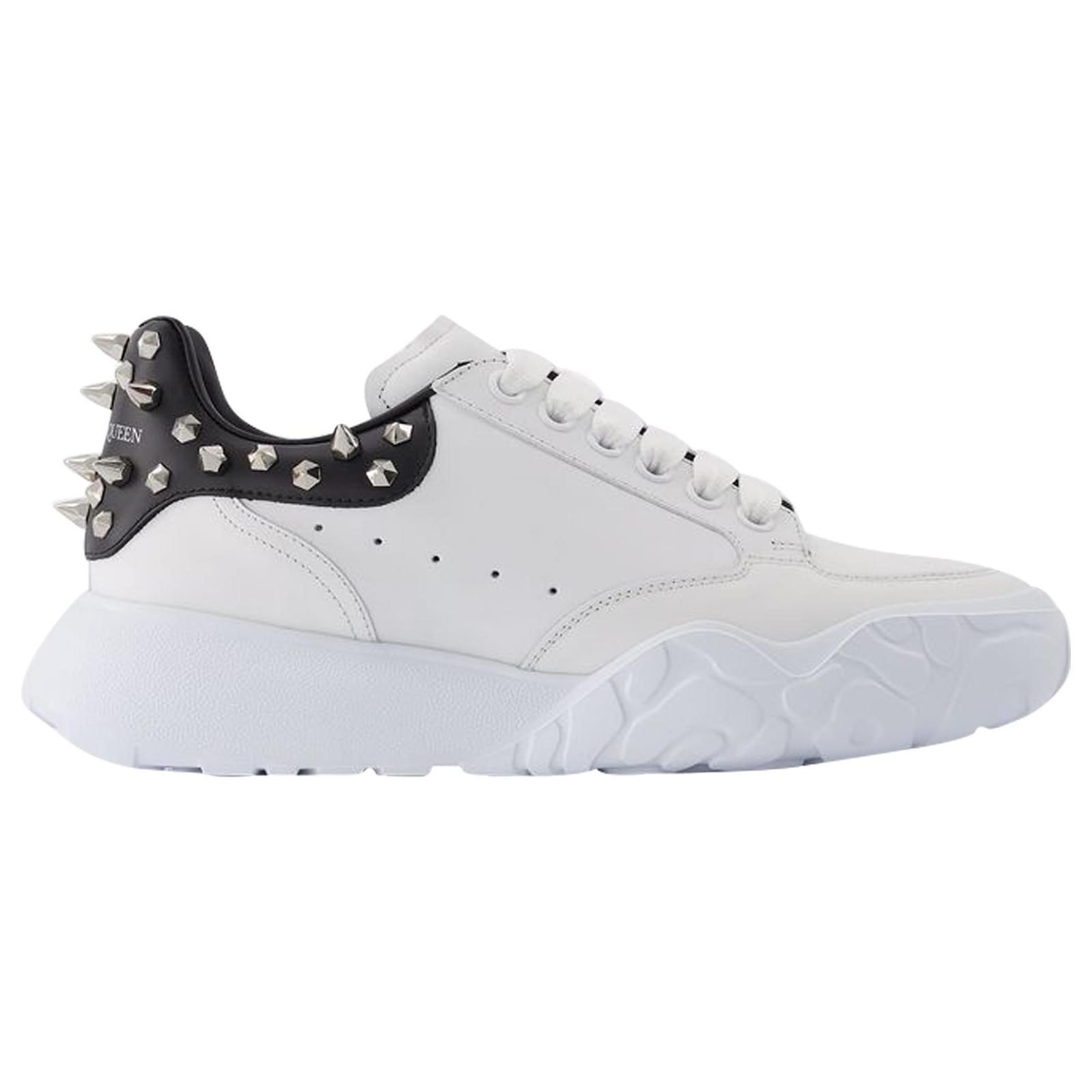 Alexander Mcqueen Sneaker Con Borchie in Pelle Bianca Bianco ref