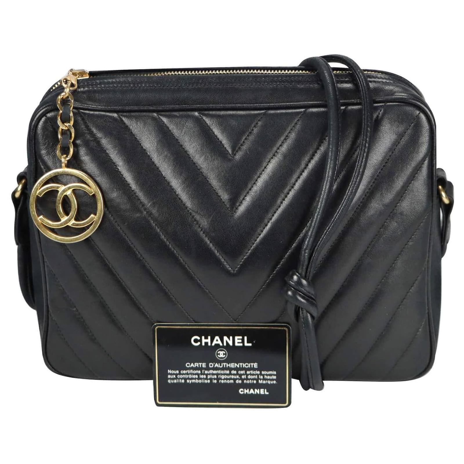 Chanel Chevron Shoulder Bag Black Lambskin Leather ref.593352