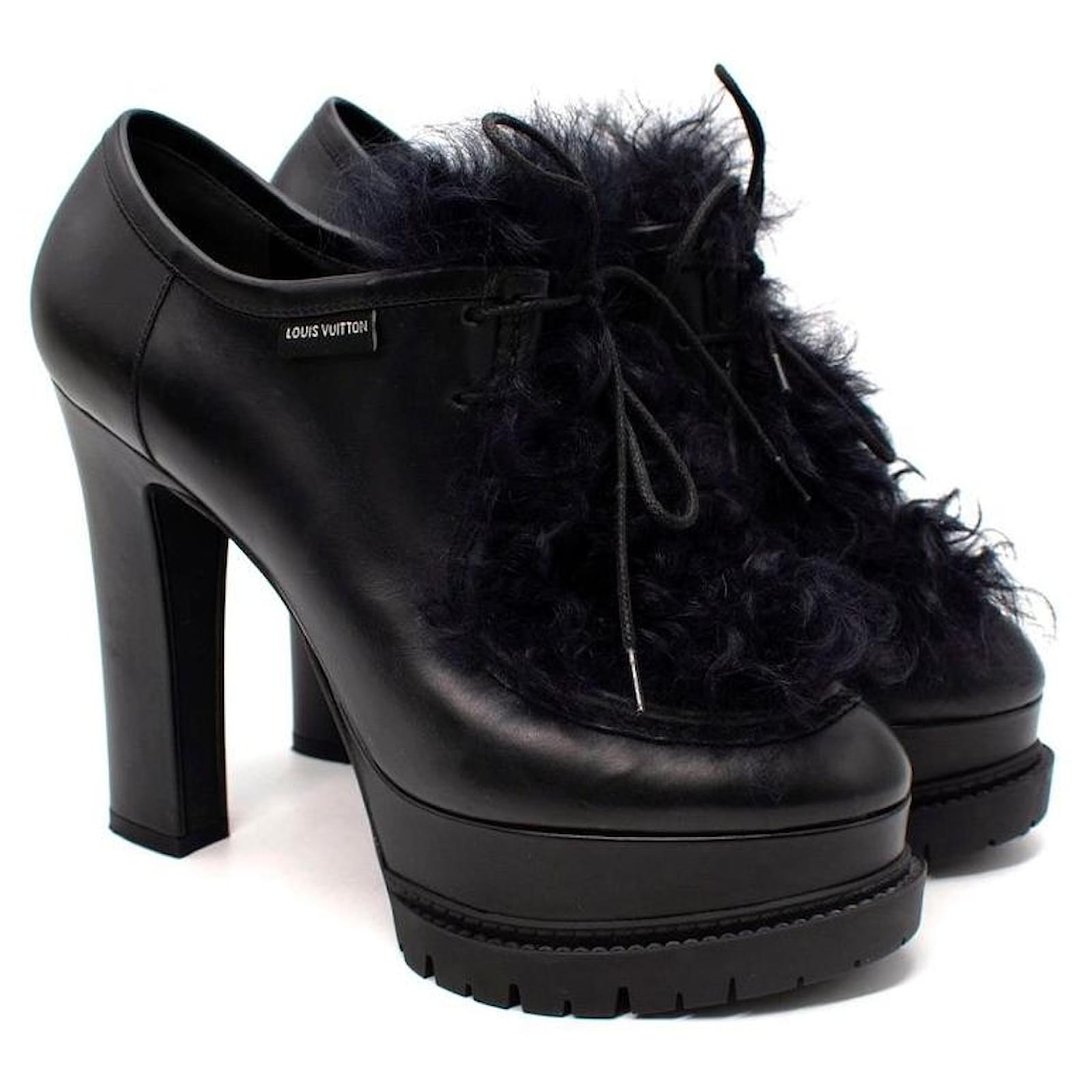 Louis Vuitton Black Leather & Shearling Heeled Booties ref.595874 - Joli  Closet