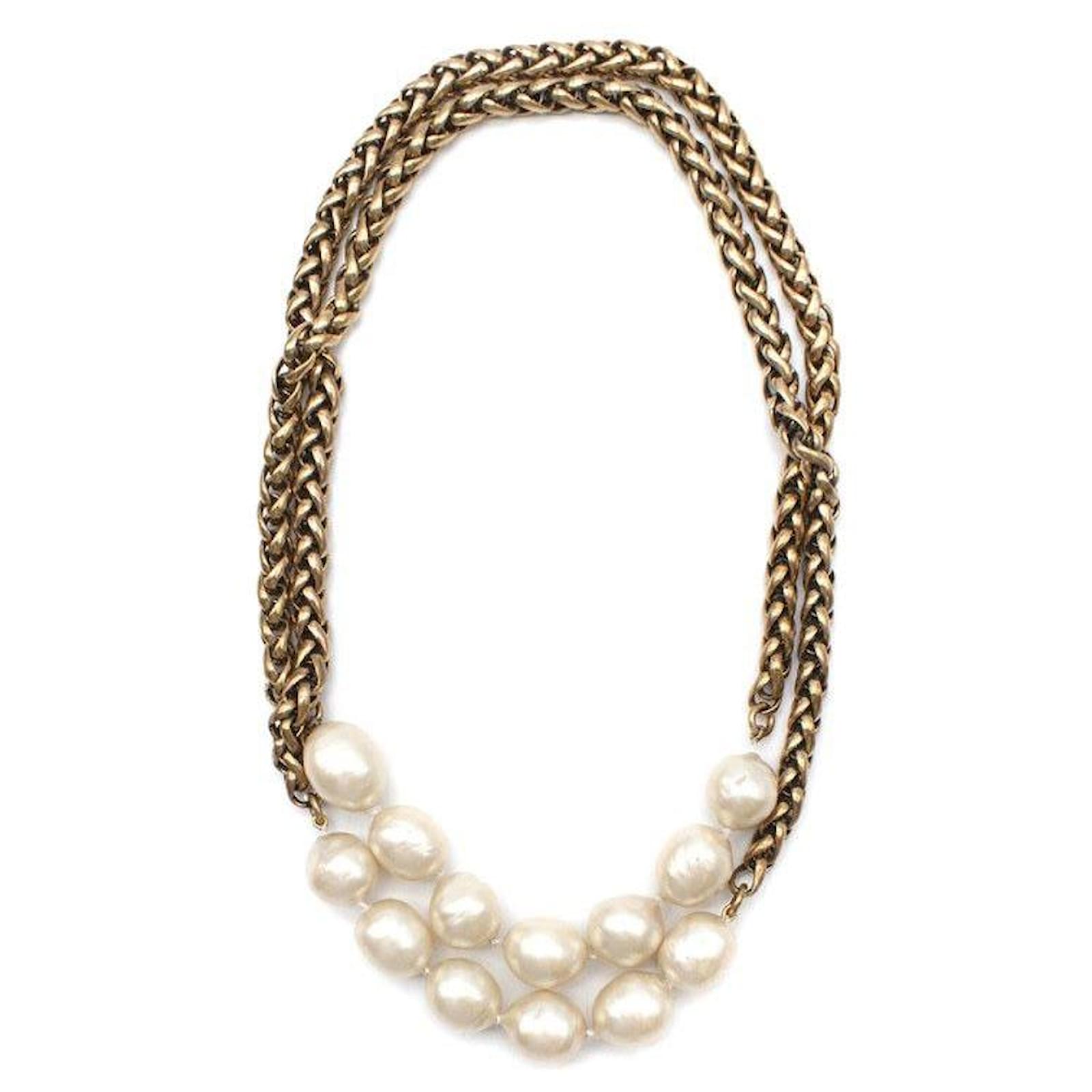 Chanel Vintage Faux Pearl Rope Chain Necklace Golden Metallic Metal  ref.596465 - Joli Closet