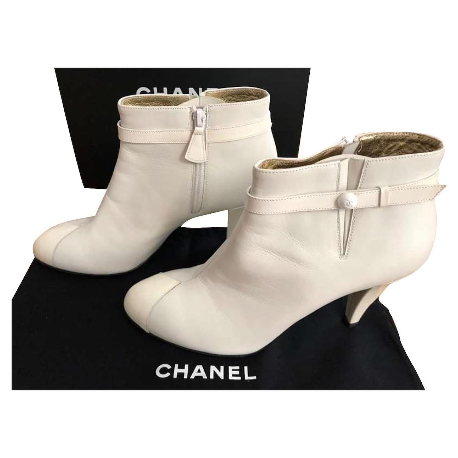 Chanel Brand New Ankle Boots Beige Leather ref.597955 - Joli Closet