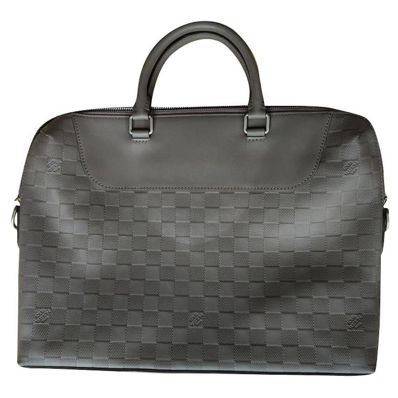 Louis Vuitton LV Day Document Holder Grey Leather ref.434239 - Joli Closet