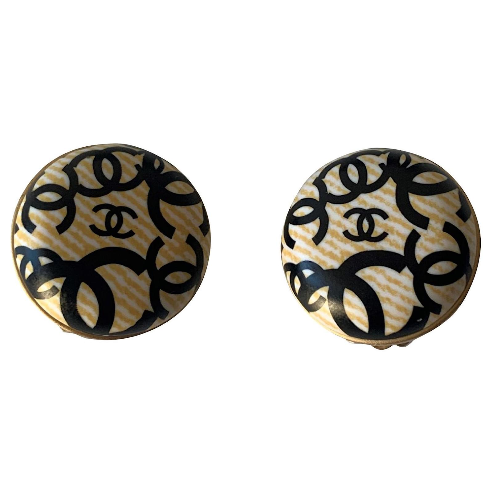 Chanel Earrings Black Beige Metal Resin ref.603796 - Joli Closet