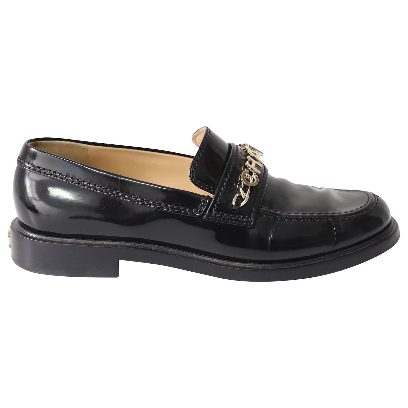 Chanel Logo Loafers in Black Patent Leather ref.604266 - Joli Closet