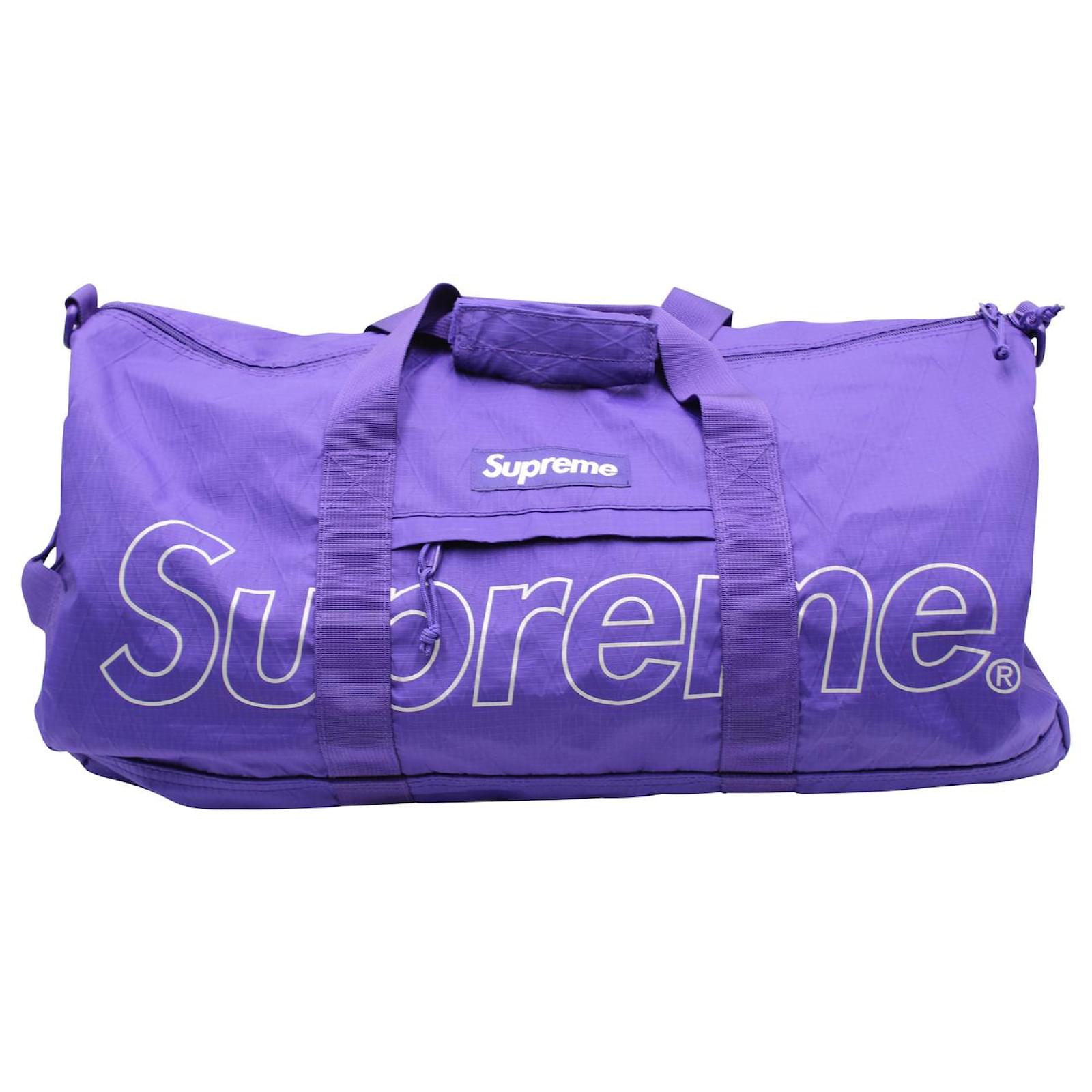 Supreme Duffle Bag in Purple Polyester ref.608627 - Joli Closet