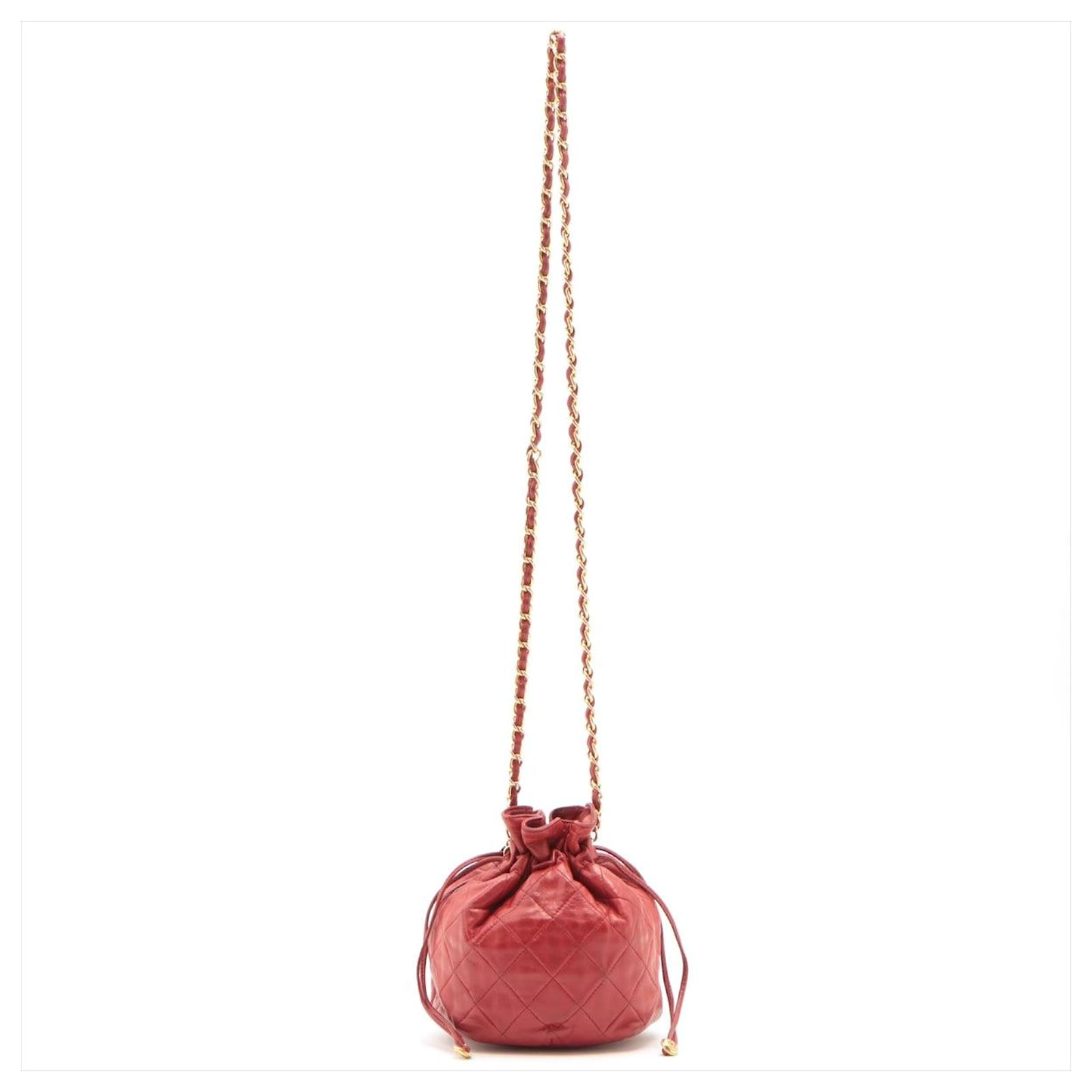 Chanel Mini Drawstring Bucket 1986-1988 Red Quilted Lambskin Gold Leather  ref.609574 - Joli Closet