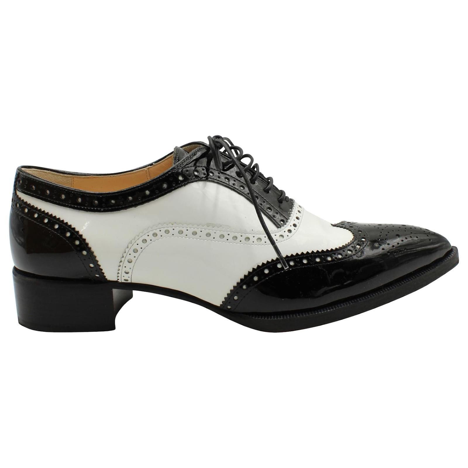 Christian Louboutin Lace Up Brogues in White and Black Leather Multiple colors ref.609866 Joli Closet