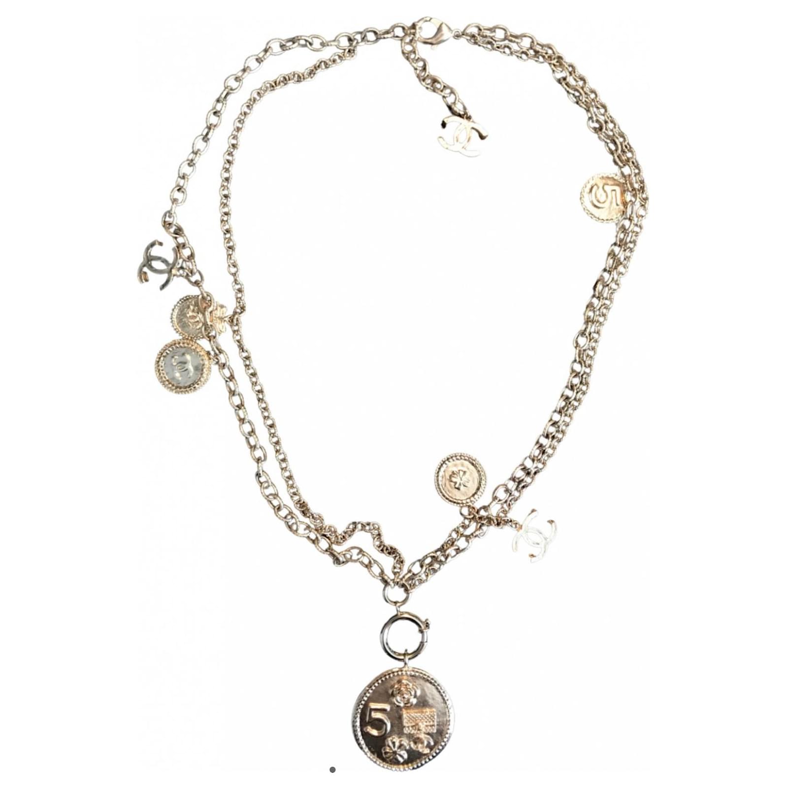 Chanel Necklace and gold medals Gold hardware Metal ref.610858