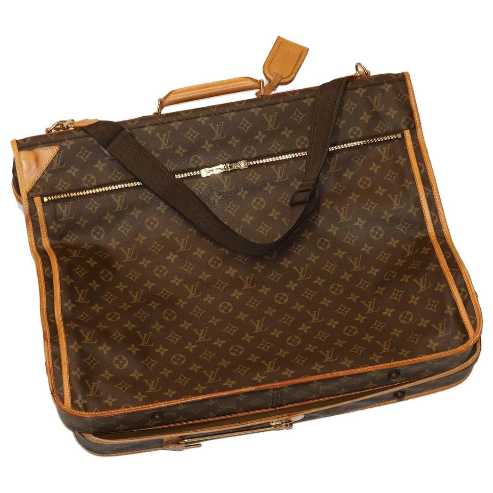 LOUIS VUITTON Monogram Portable Bandouliere Garment Cover M23418