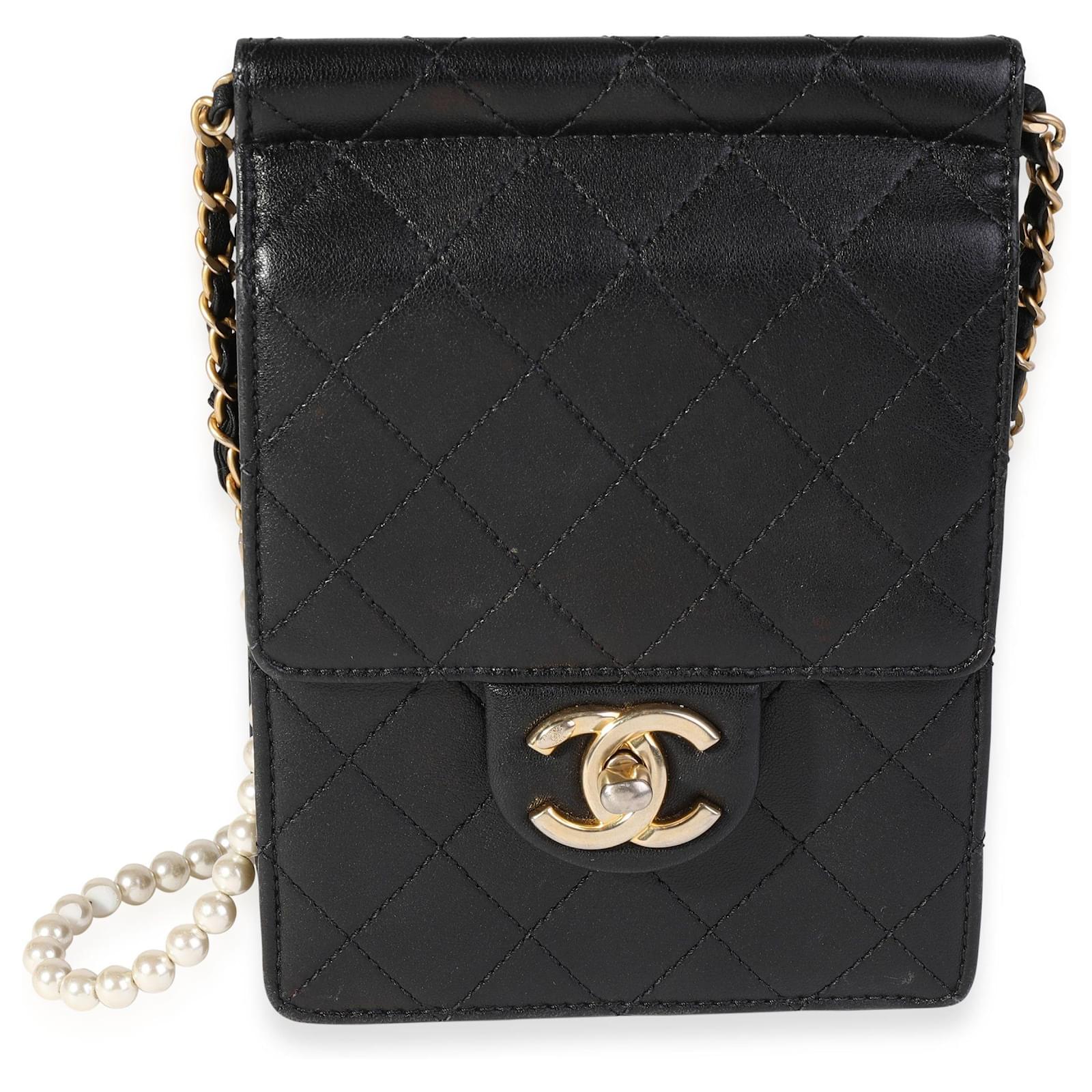 Chanel Black Quilted Goatskin Chic Pearls Crossbody ref.614078 - Joli Closet