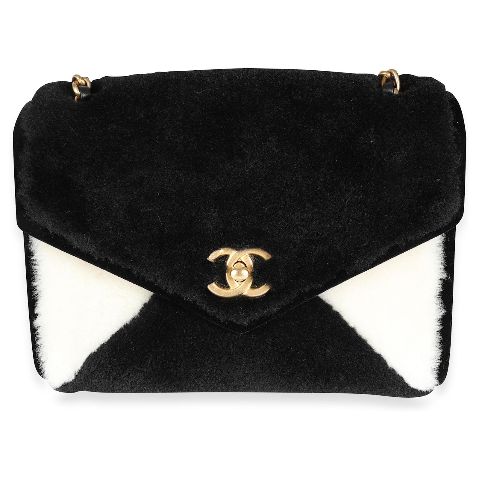 Chanel Black & White Shearling Small Single Flap Bag ref.620349 - Joli  Closet