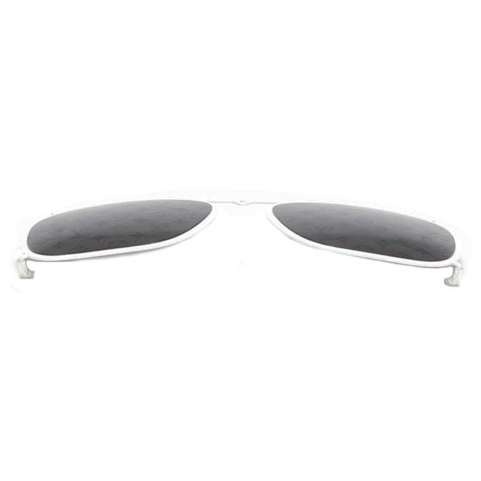 Louis Vuitton Monogram Clip-On Sunglasses White Metal ref.621022 - Joli  Closet
