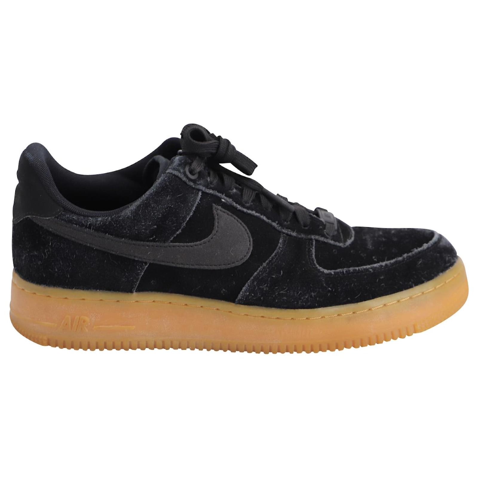 Nike Force 1 en Gamuza Negra Gum Negro Suecia ref.624874 - Joli Closet